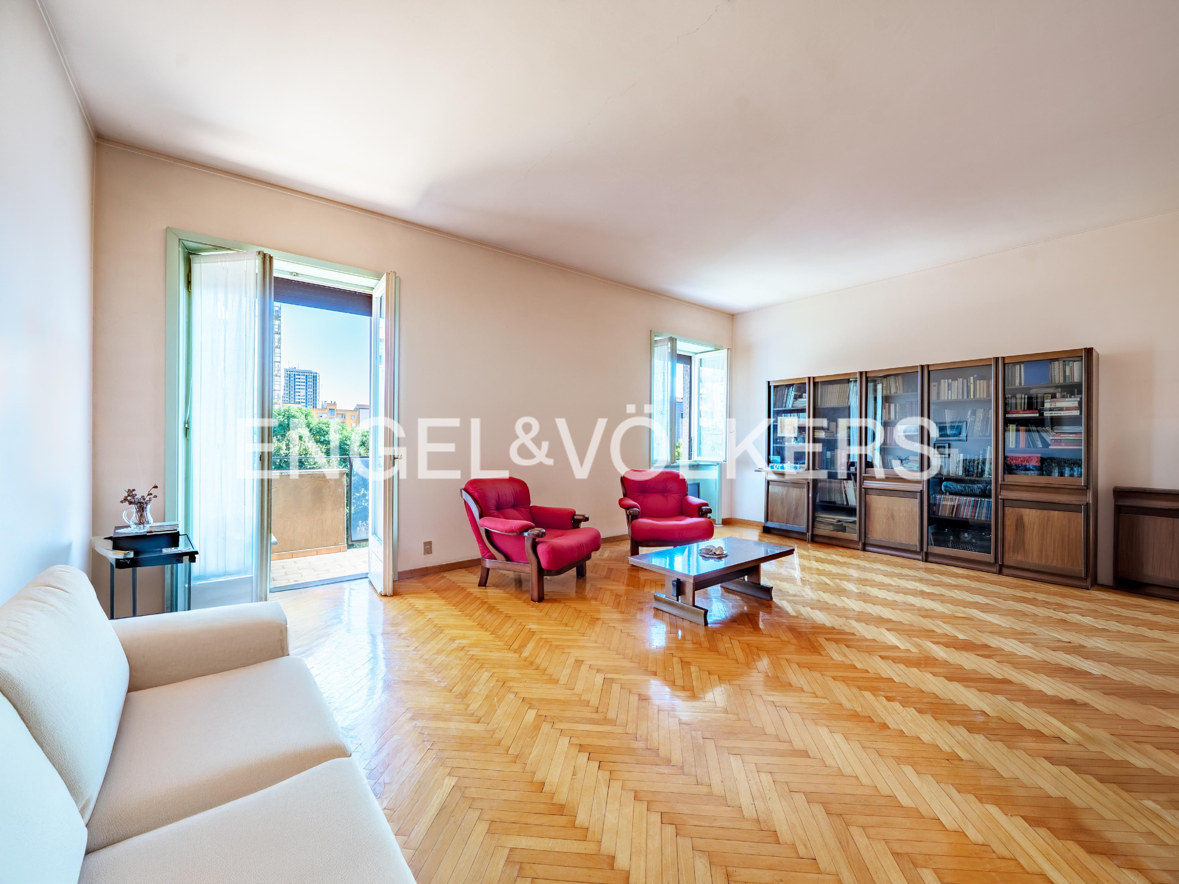 Bright four-room apartment to renovate in viale Beatrice d'Este