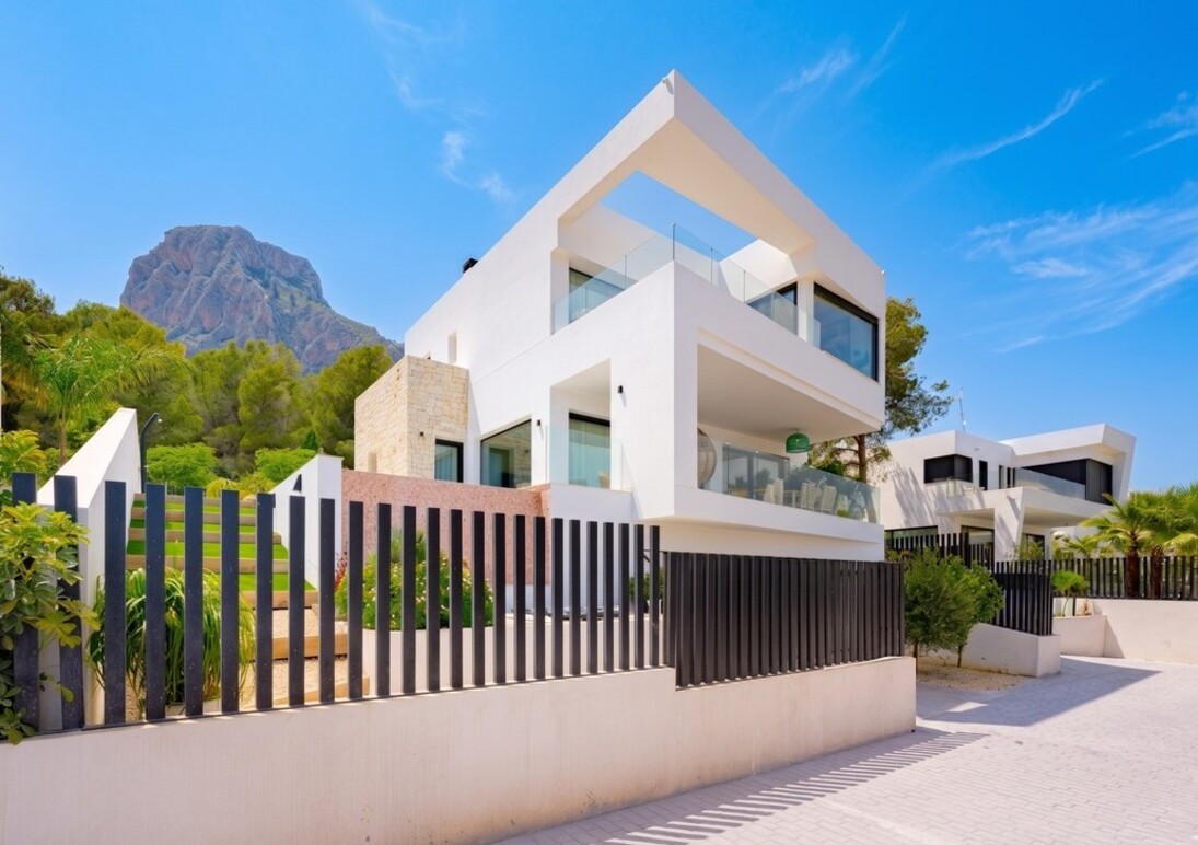 Exclusive luxury villa with infinity pool and panoramic views in Polop