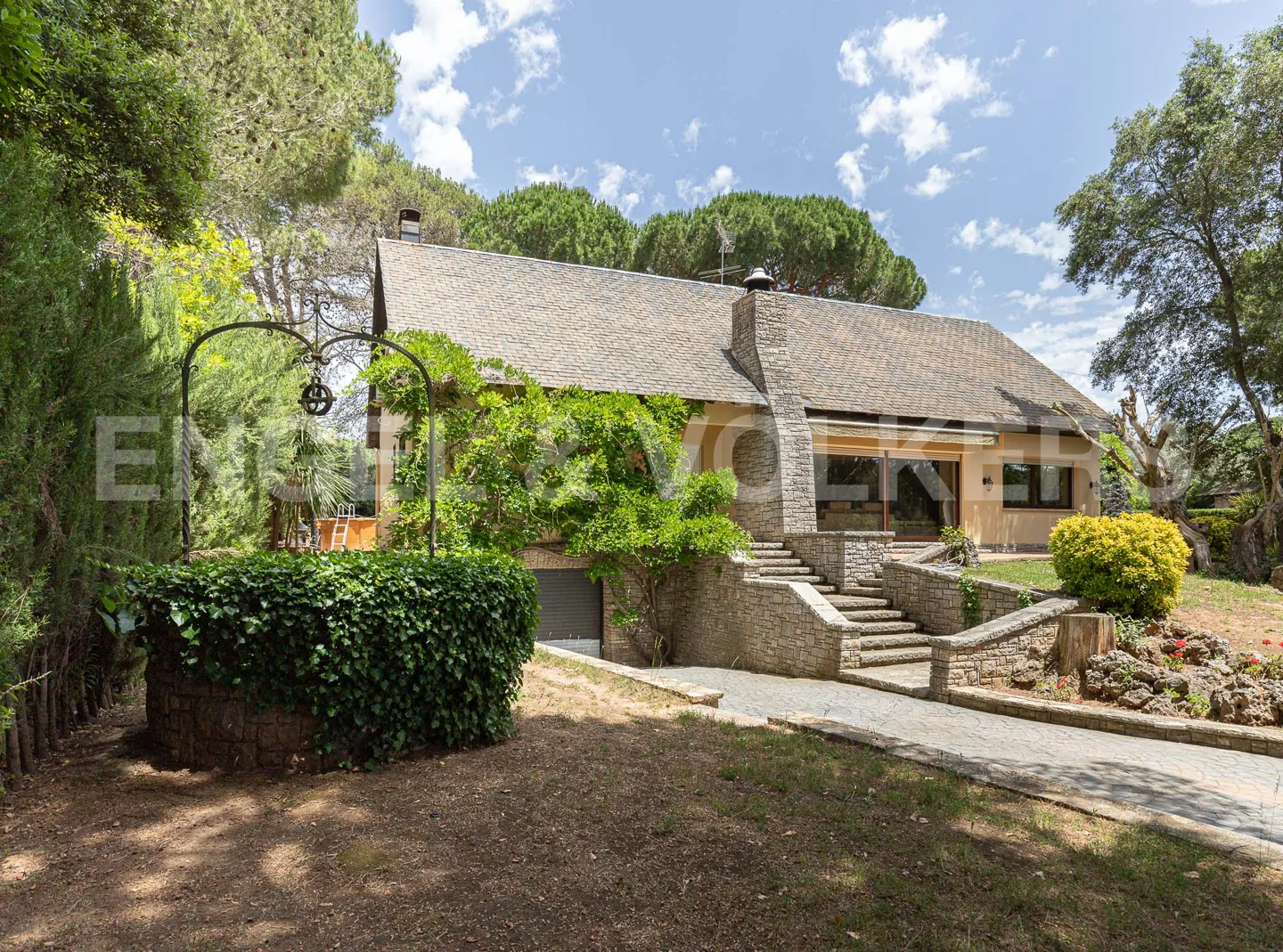 Magnificent house in the center of Begues
