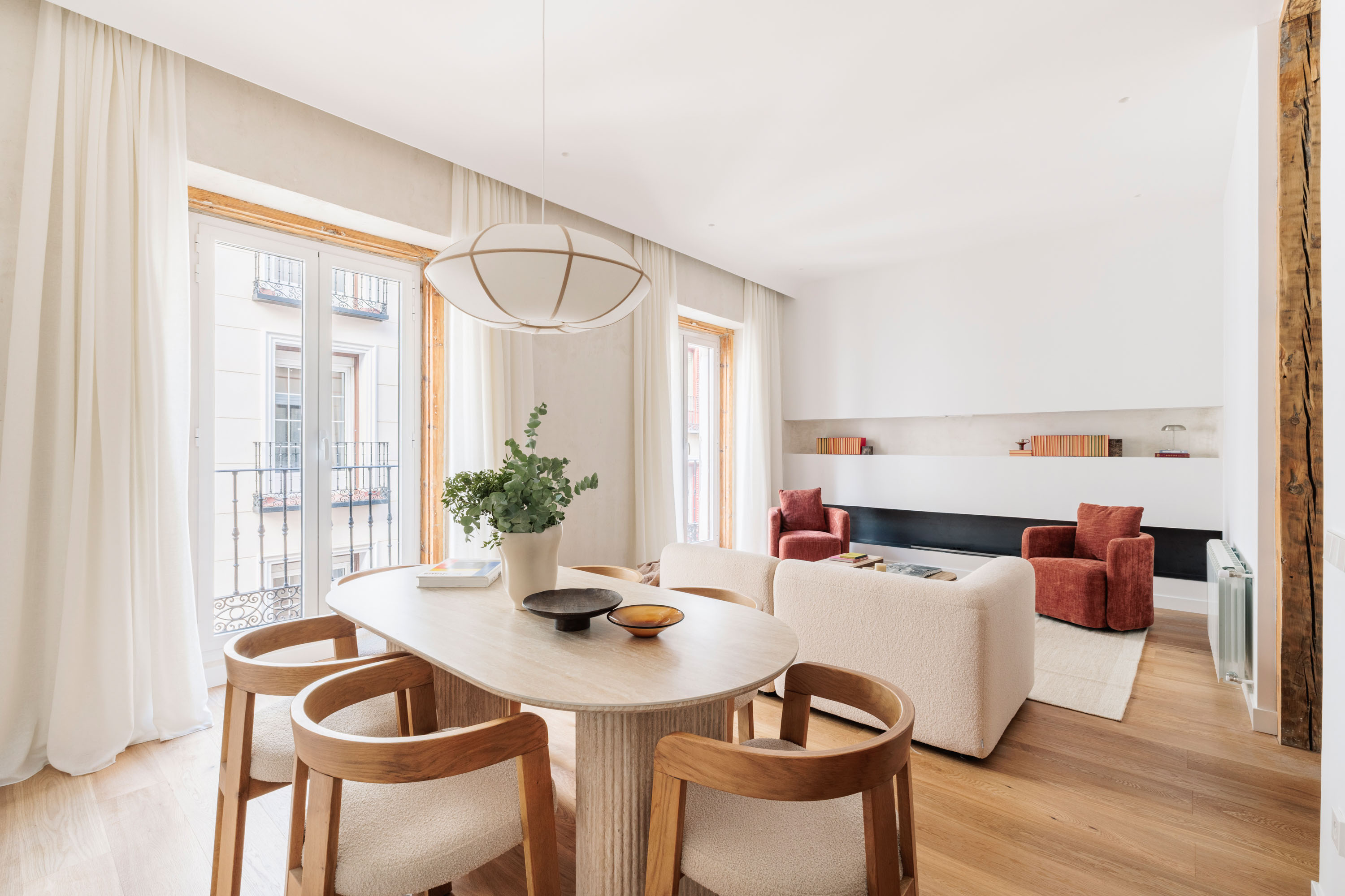 Luminosa vivienda a estrenar con dos balcones en Malasaña