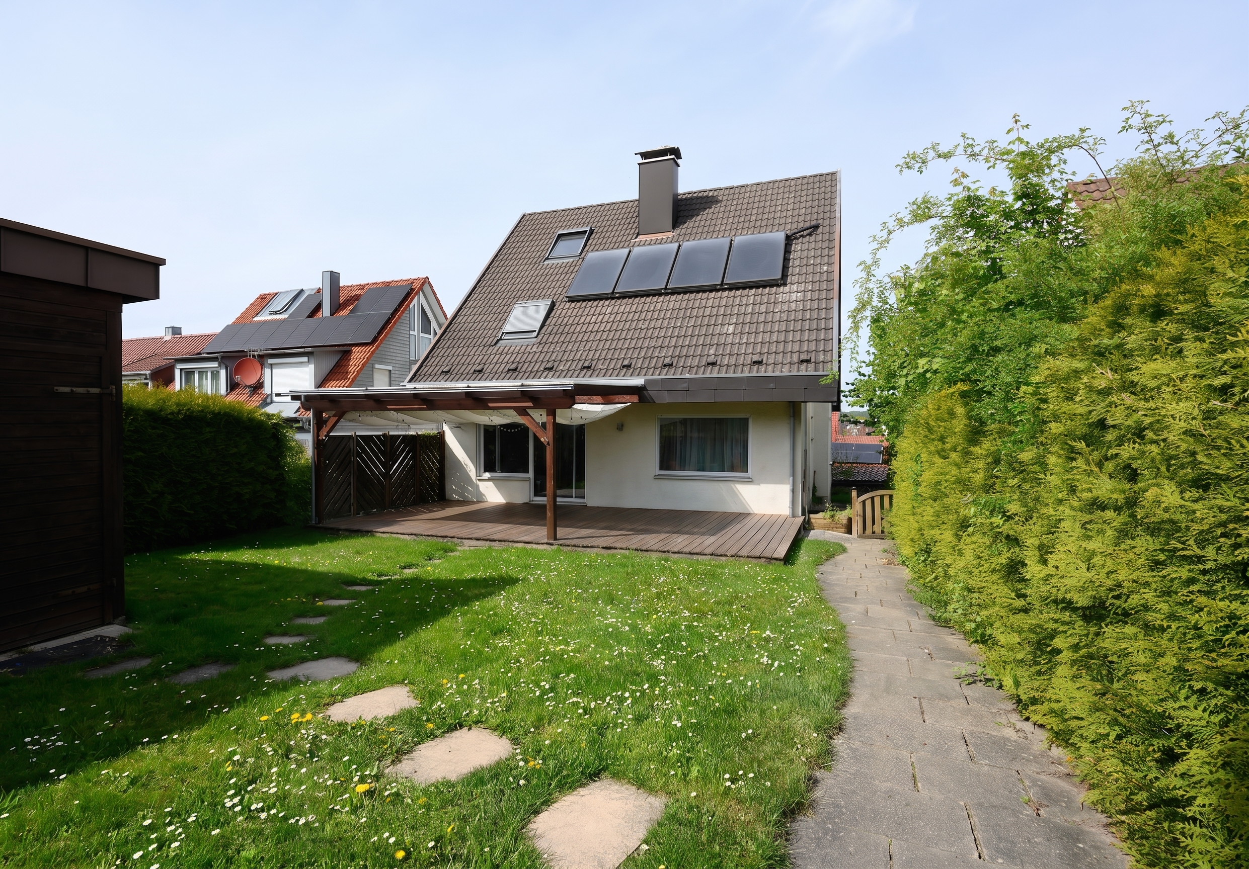 Modernisiertes Einfamilienhaus in grüner und familienfreundlicher Wohnlage