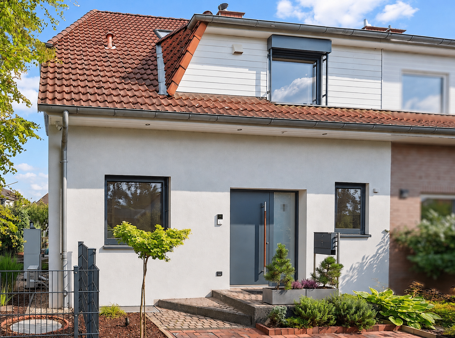 Zukunftsorientiertes Familienleben mit SmartHome, PV-Anlage, Luft-Wasser-Wärmepumpe, Wallbox, Klimaanlage