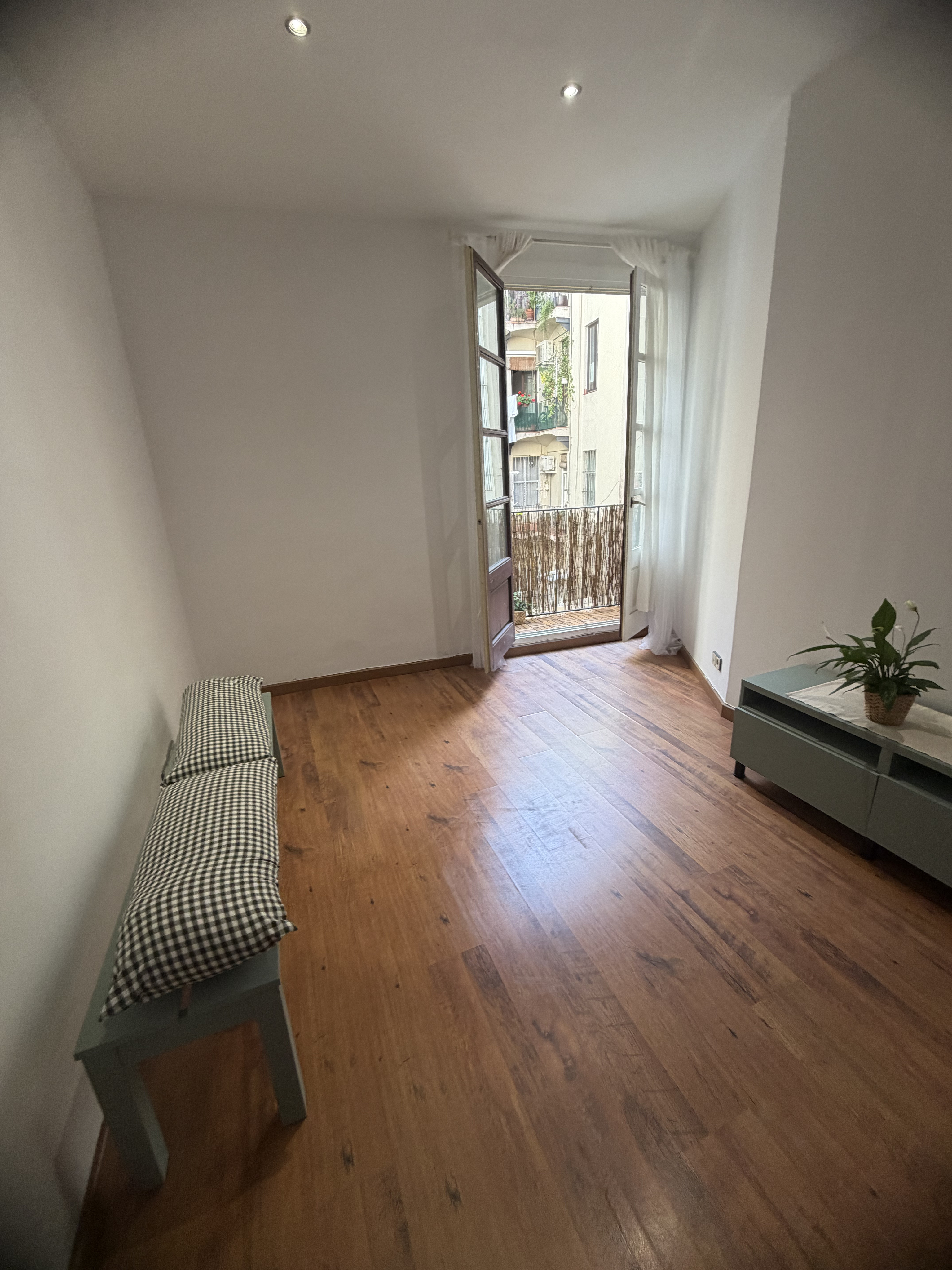 Renovated flat with lift, city center