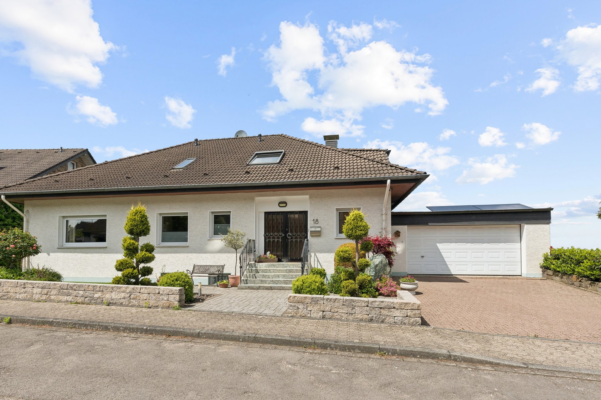 Spacious, family-friendly detached house with magnificent views in a quiet location in Kürten-Bechen