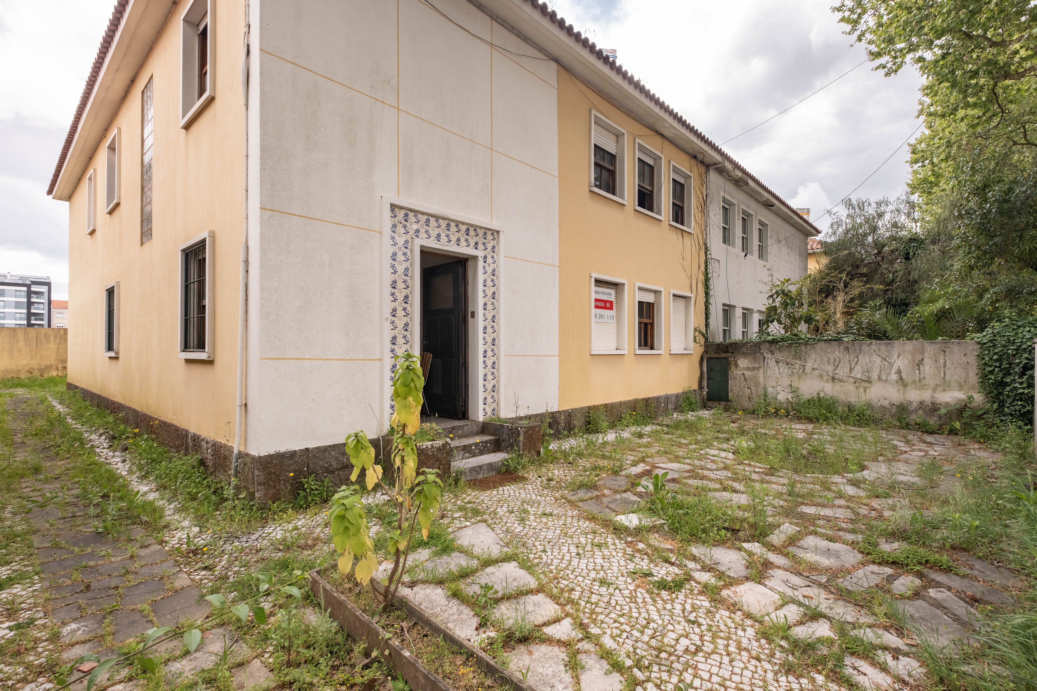 Exclusive detached house in the prestigious Santa Cruz Residential Estate, Benfica