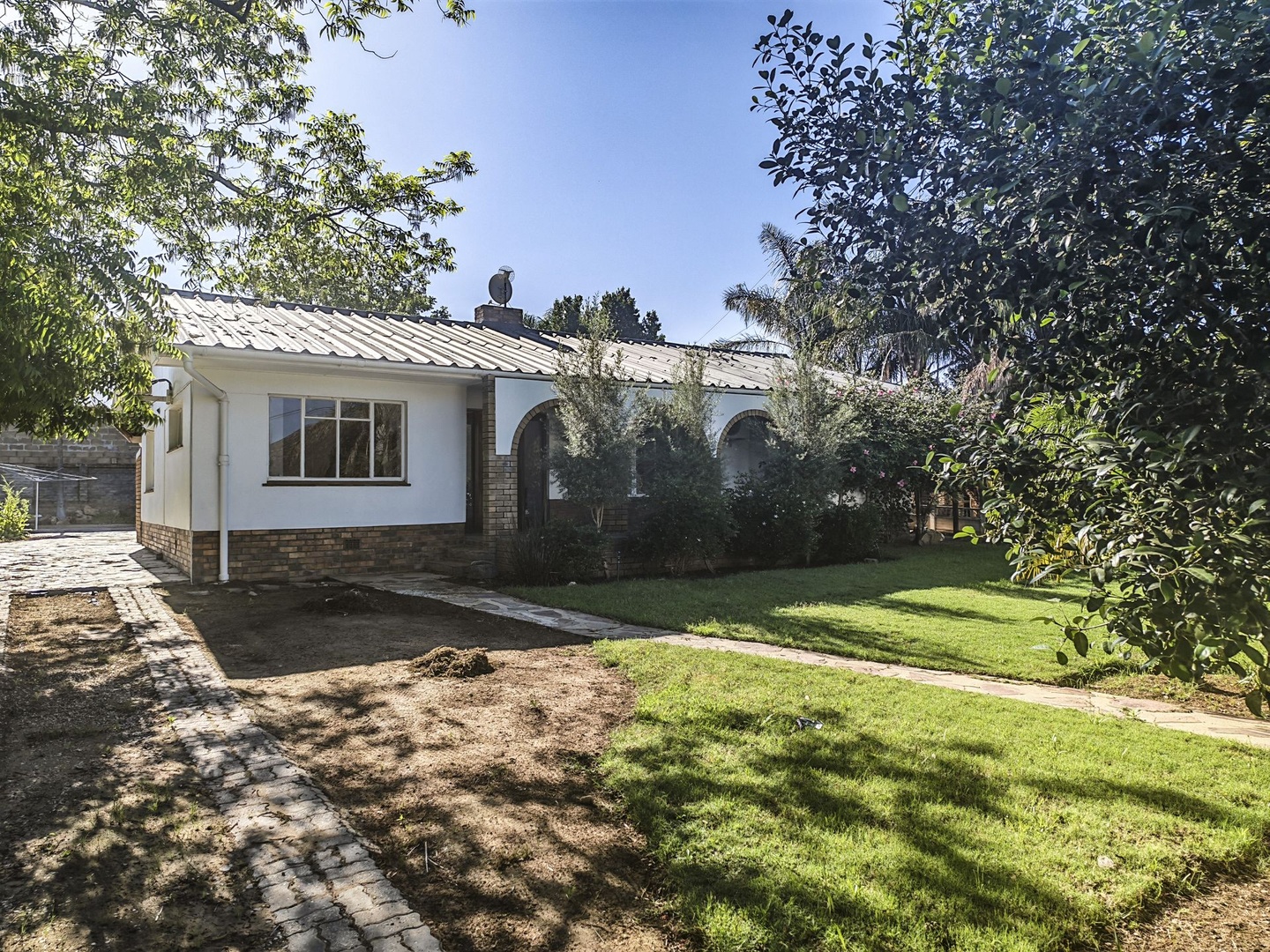 Charming Home on Spacious erf in The Heart of Citrusdal
