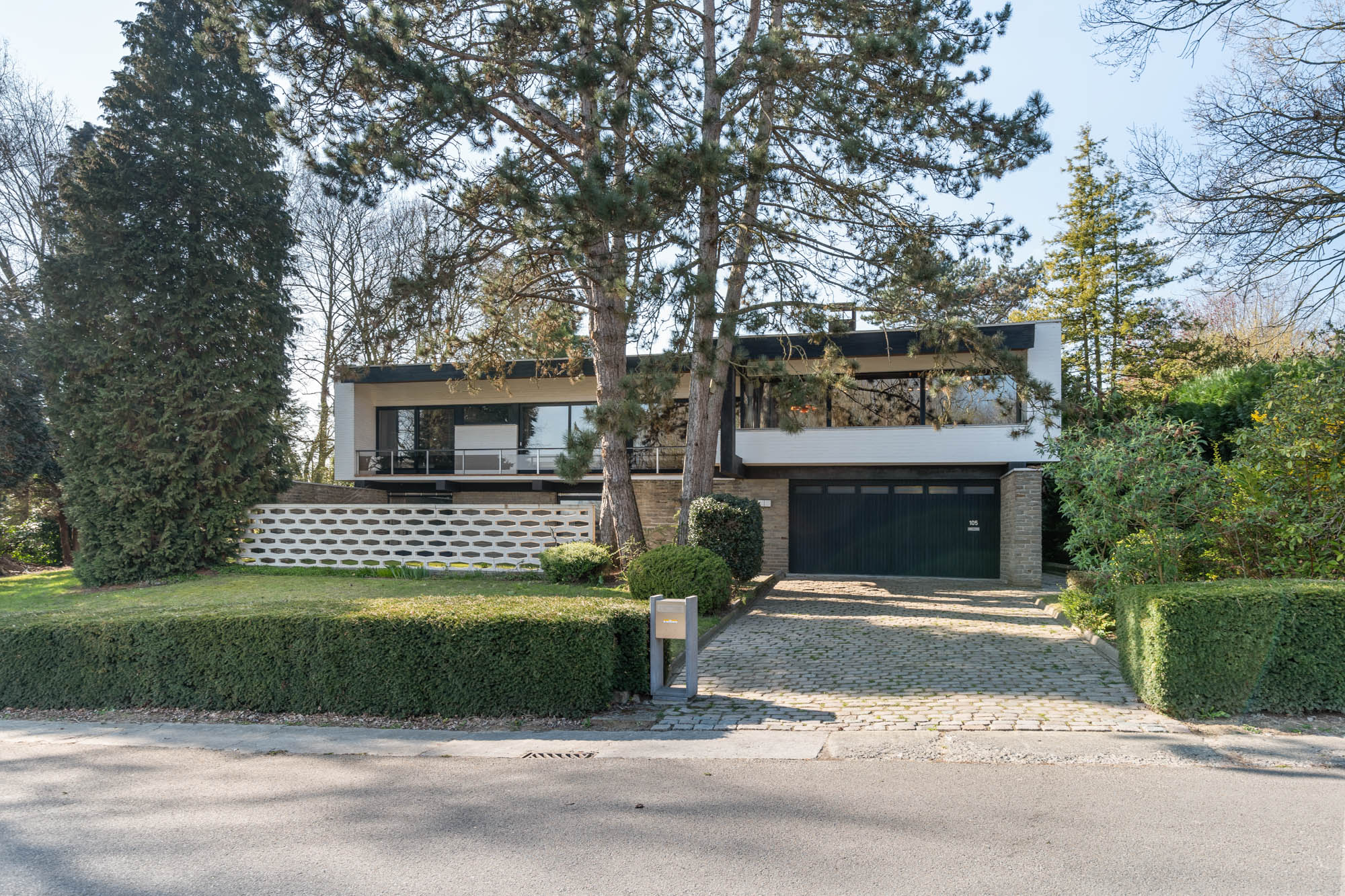 Villa des années 60 avec piscine intérieure et vue panoramique