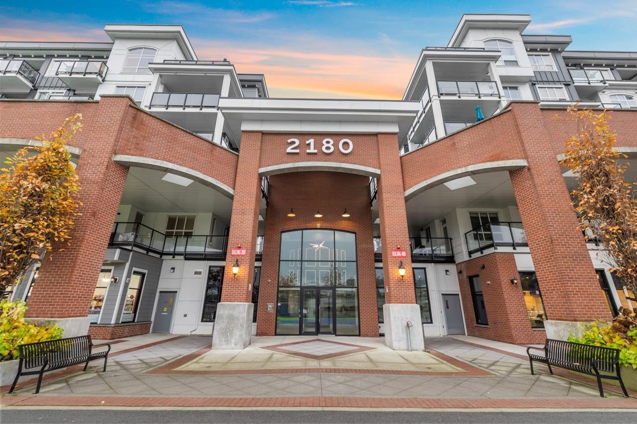 2-Bedroom, 2-Bath Suite @ Montrose Square!