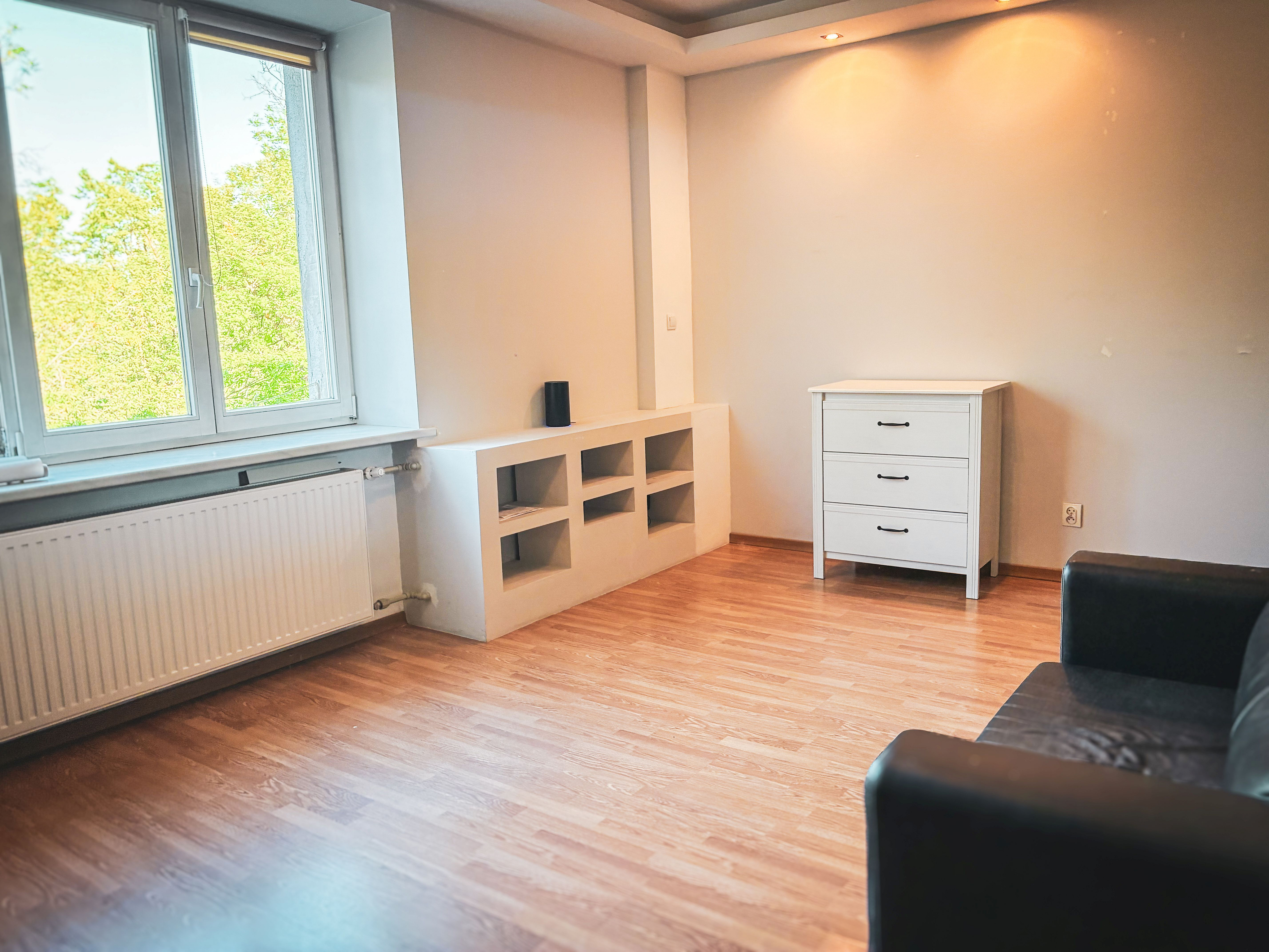 Studio apartment in the heart of Żoliborz, with a park outside the windows. Ideal as a first home, holiday accommodation, or rental property.