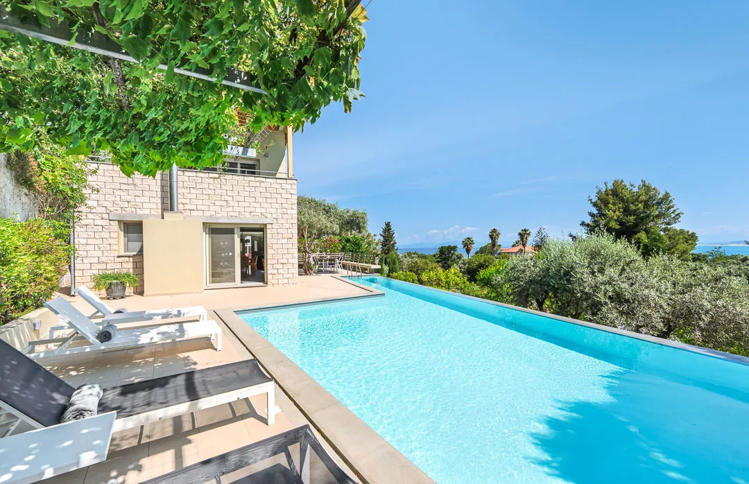 Die Sunset Villa: Eigenständige villa mit meerblick und privatpool auf Lefkada
