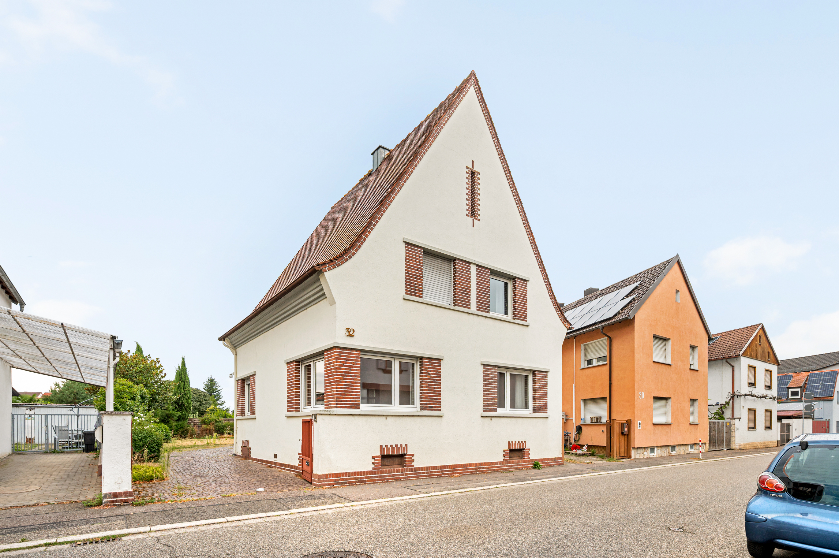 Traditionelles Massivhaus mit Werkstatt und Sommerküche!