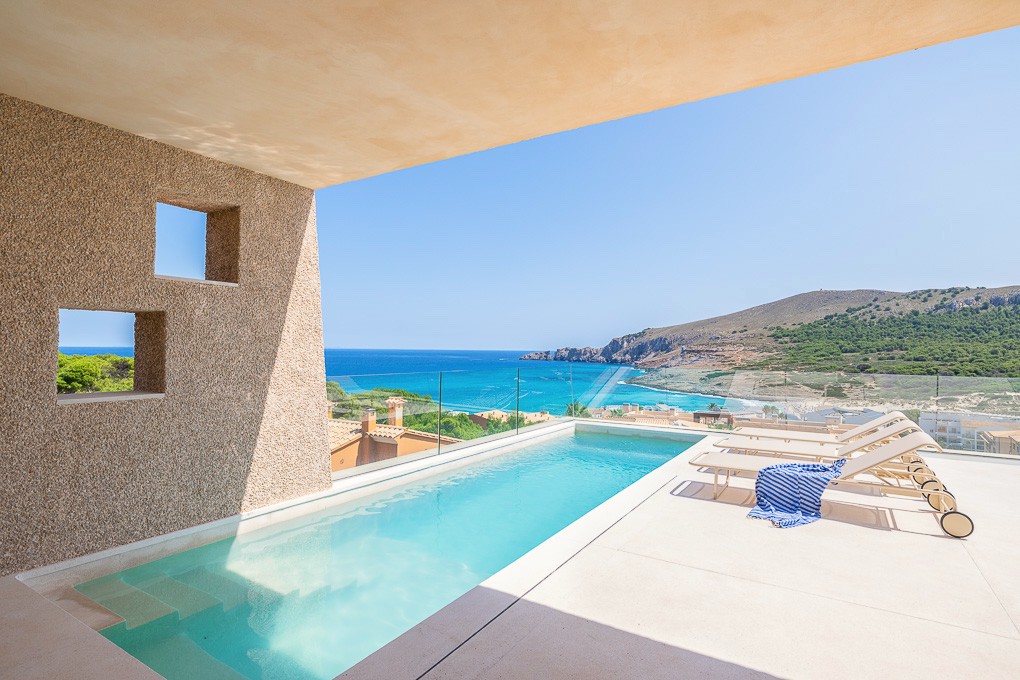 Modern dream property in a unique location with sea views