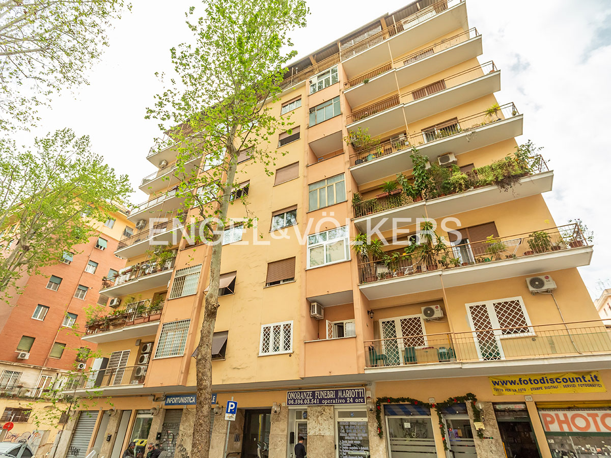 San Paolo, bright high-floor apartment with balconies