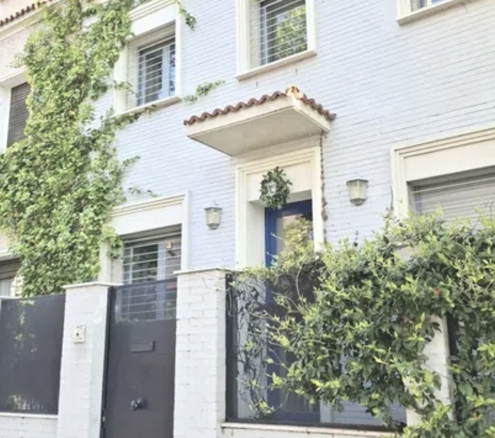 Elegant four-story chalet near Quinta de Fuente del Berro.