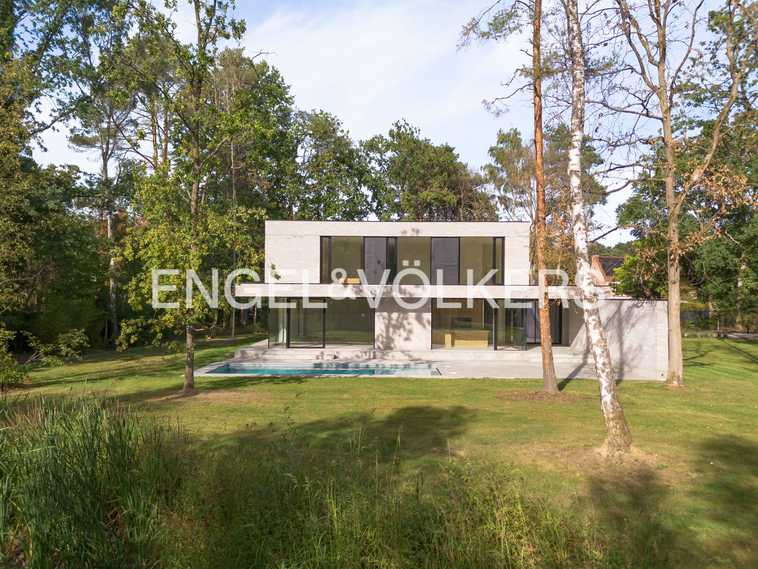 New modern villa with pool on secluded plot in Keerbergen