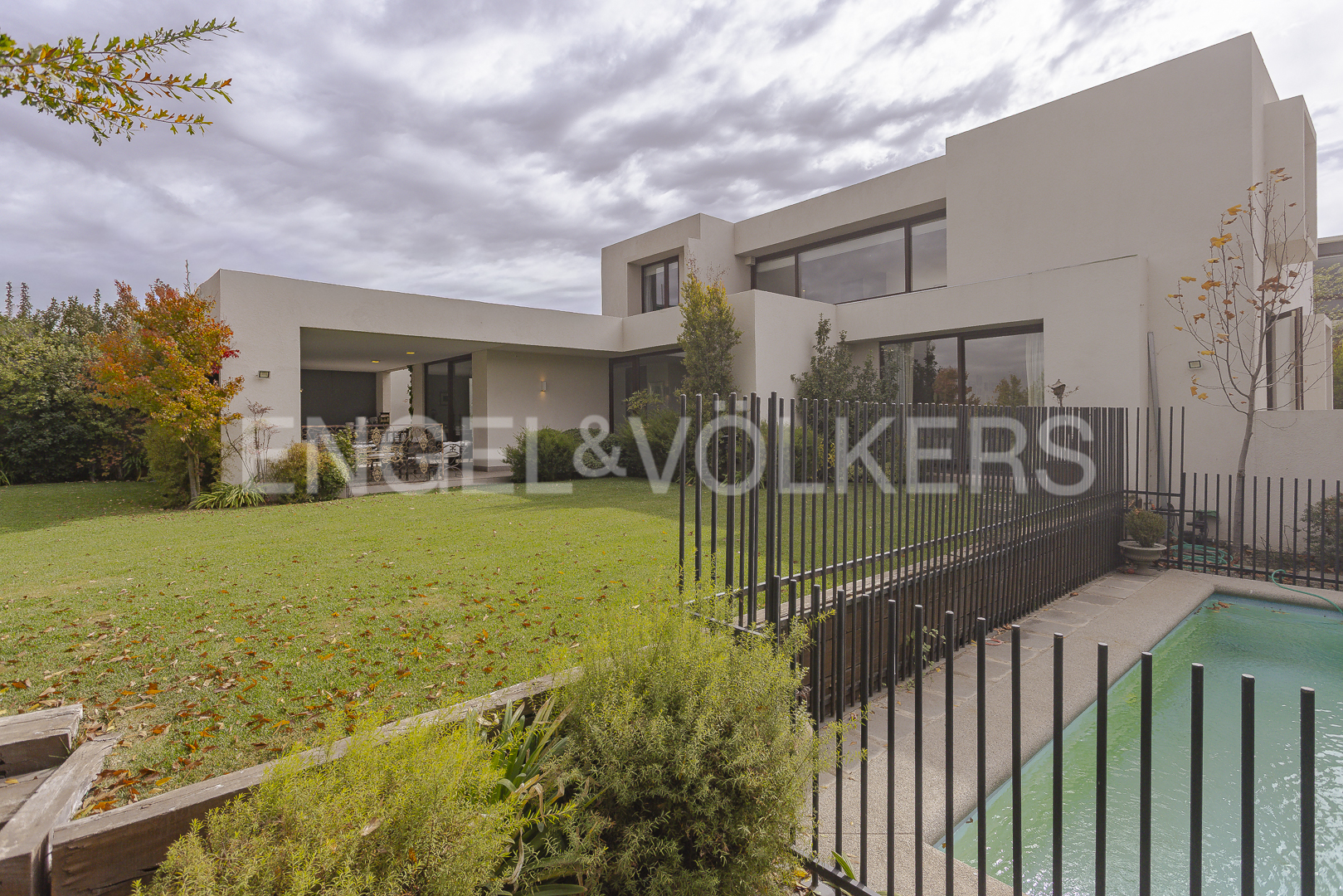 Mediterránea en Condominio caminable al Colegio Huinganal