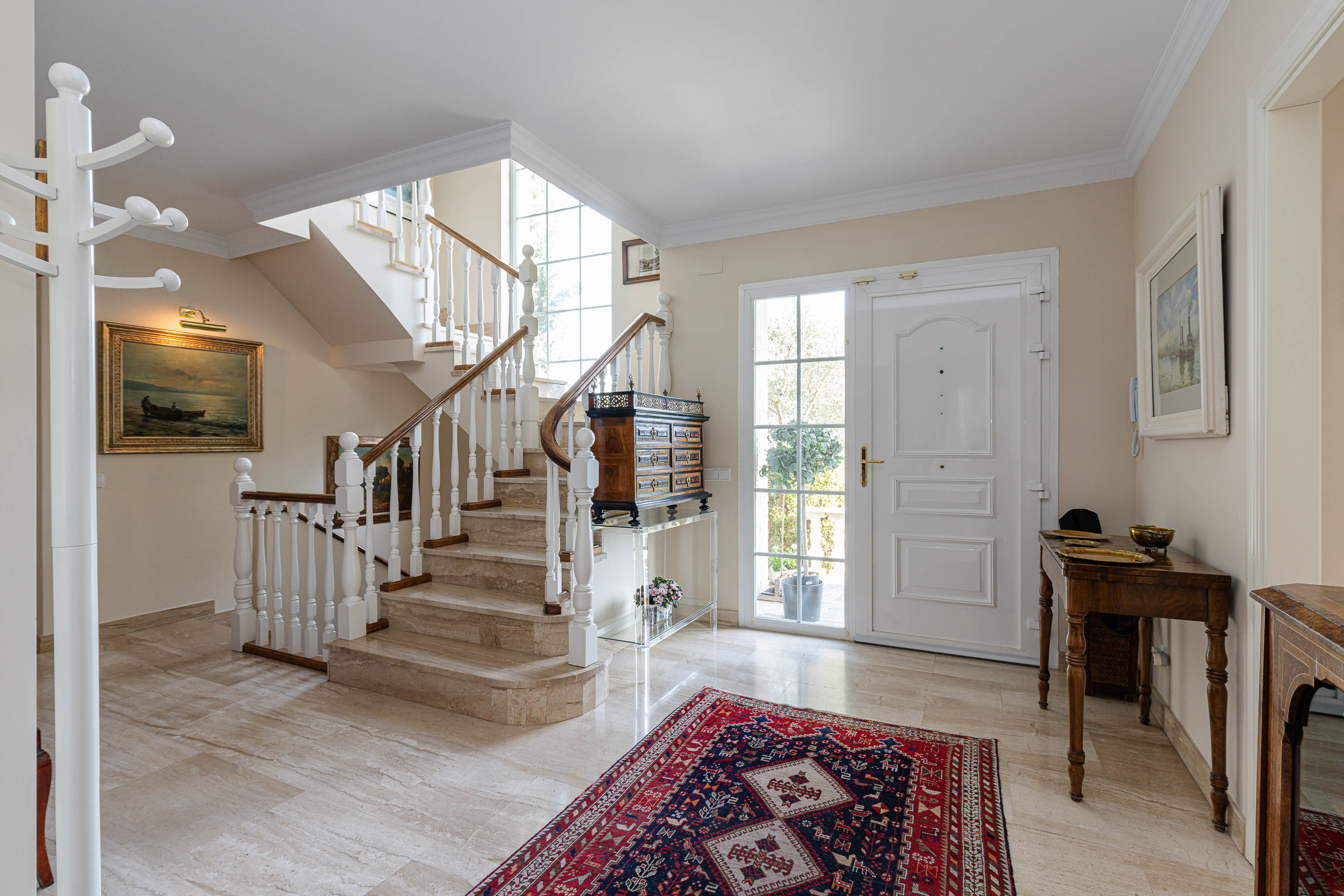 Magnificent villa with padel court in Bonanza