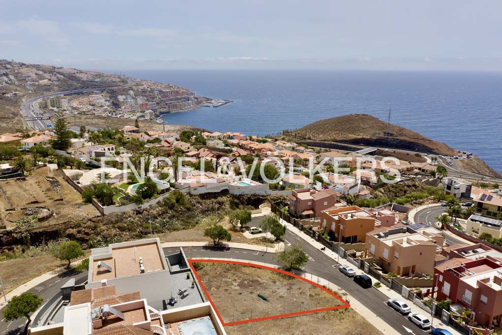 Urban corner plot in Barranco Hondo