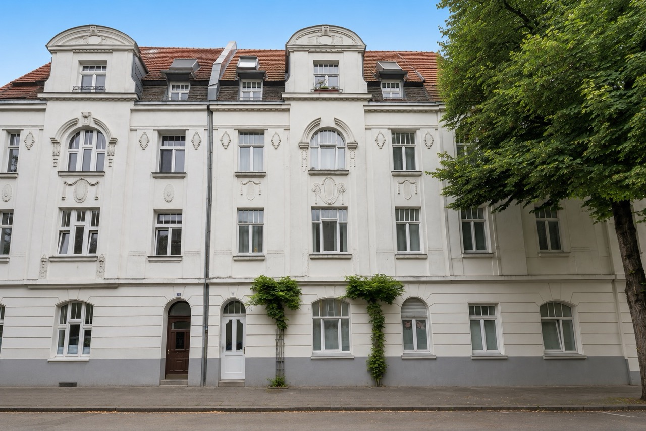 Stylish ground-floor apartment with garden in a listed historic building