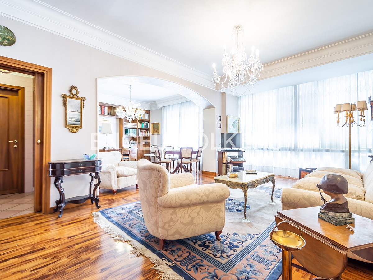 Bright apartment on Via Felice Grossi Gondi