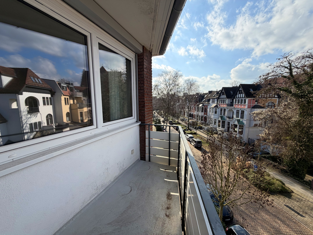 Attraktive, gepflegte Wohnung in der 3. Etage mit drei Balkonen und hochwertiger Küchenausstattung