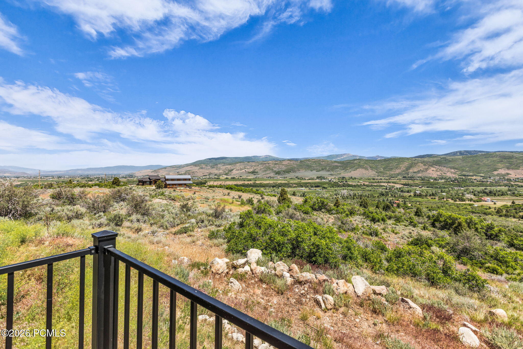 Privacy, Space, and Sweeping Mountain Views in the Woodlands