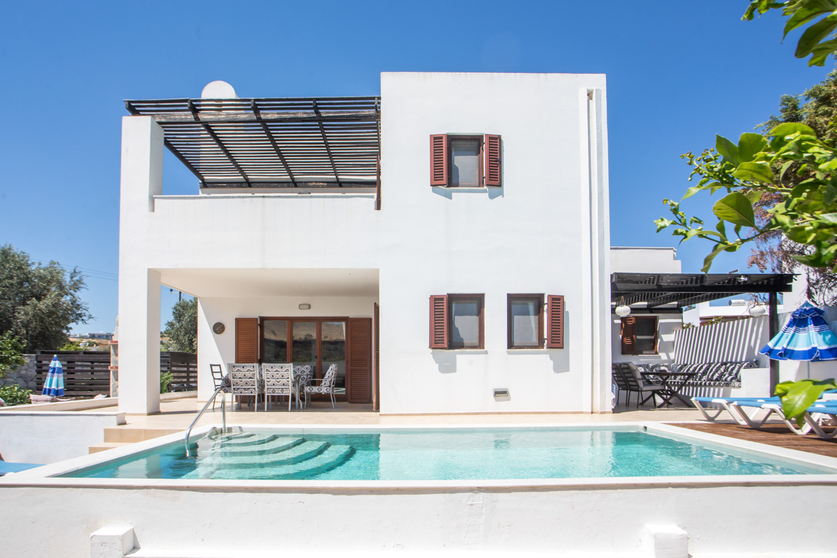 Einfamilienhaus mit Garten und Pool in Lardos