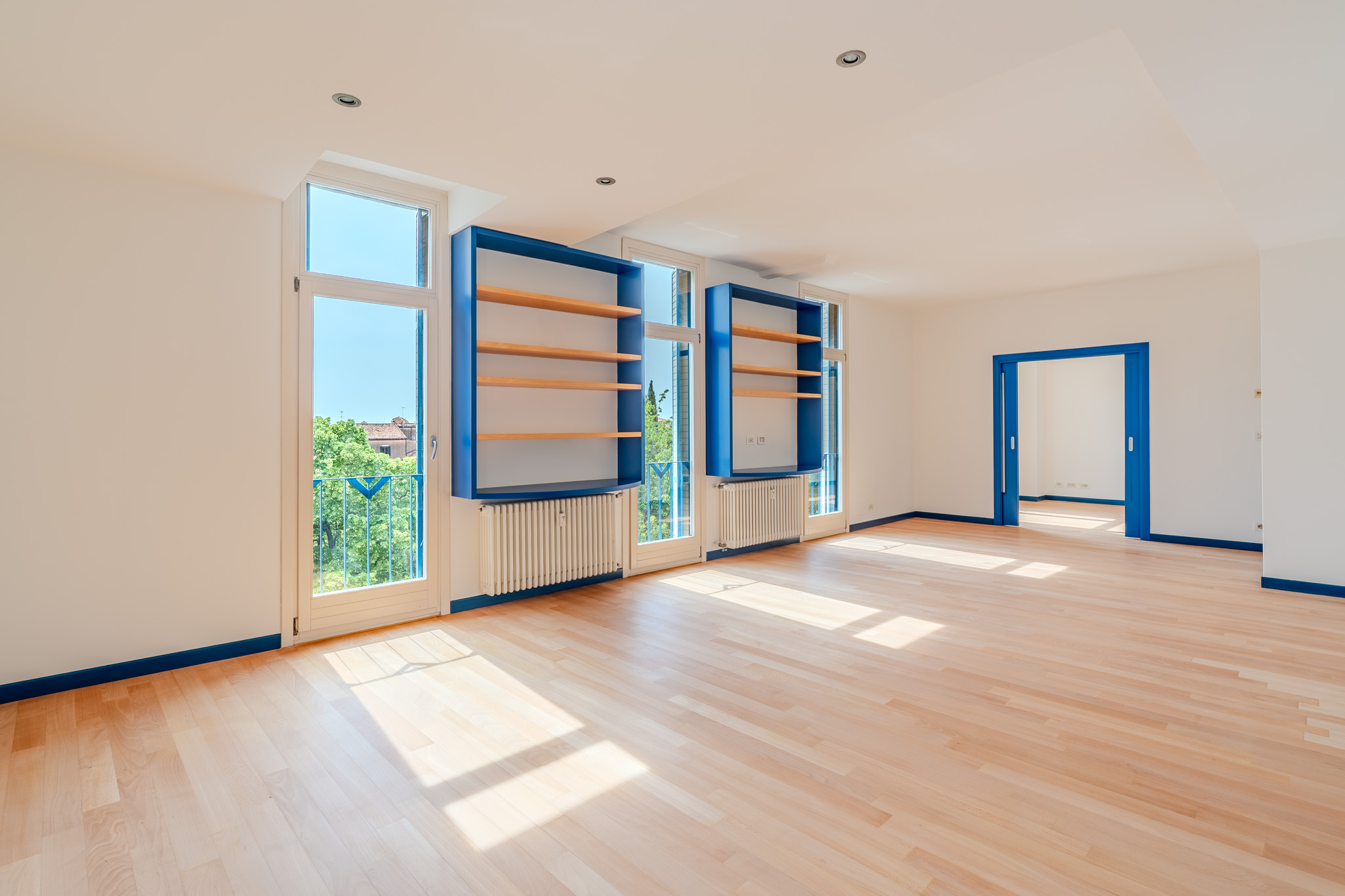 Luminoso e ampio appartamento con terrazzo