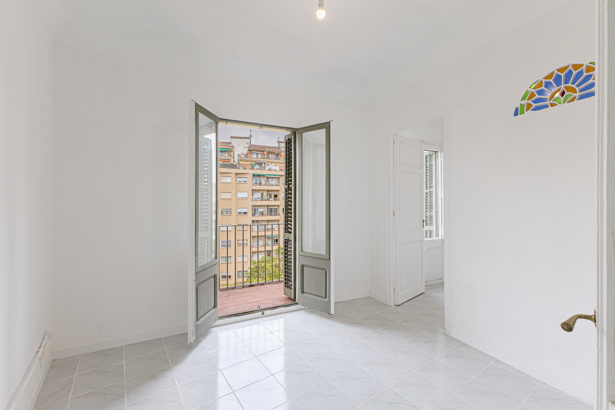 Beautiful apartment in a landmark Art Deco building next to Plaça d'Espanya