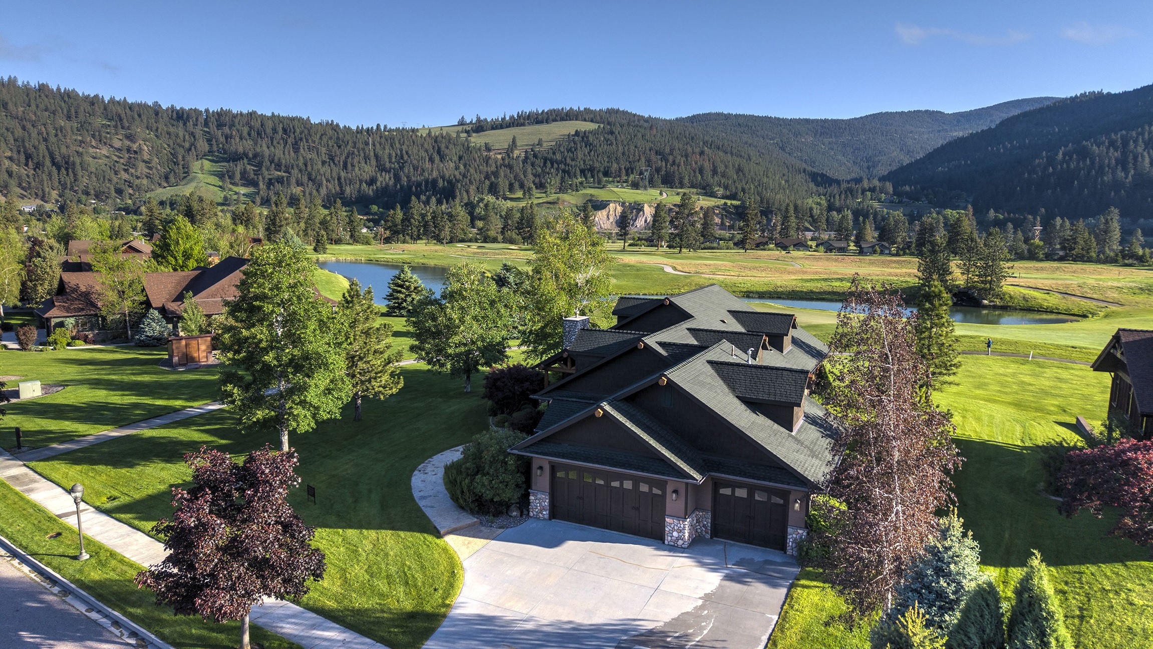 Refined Living on the Fairway