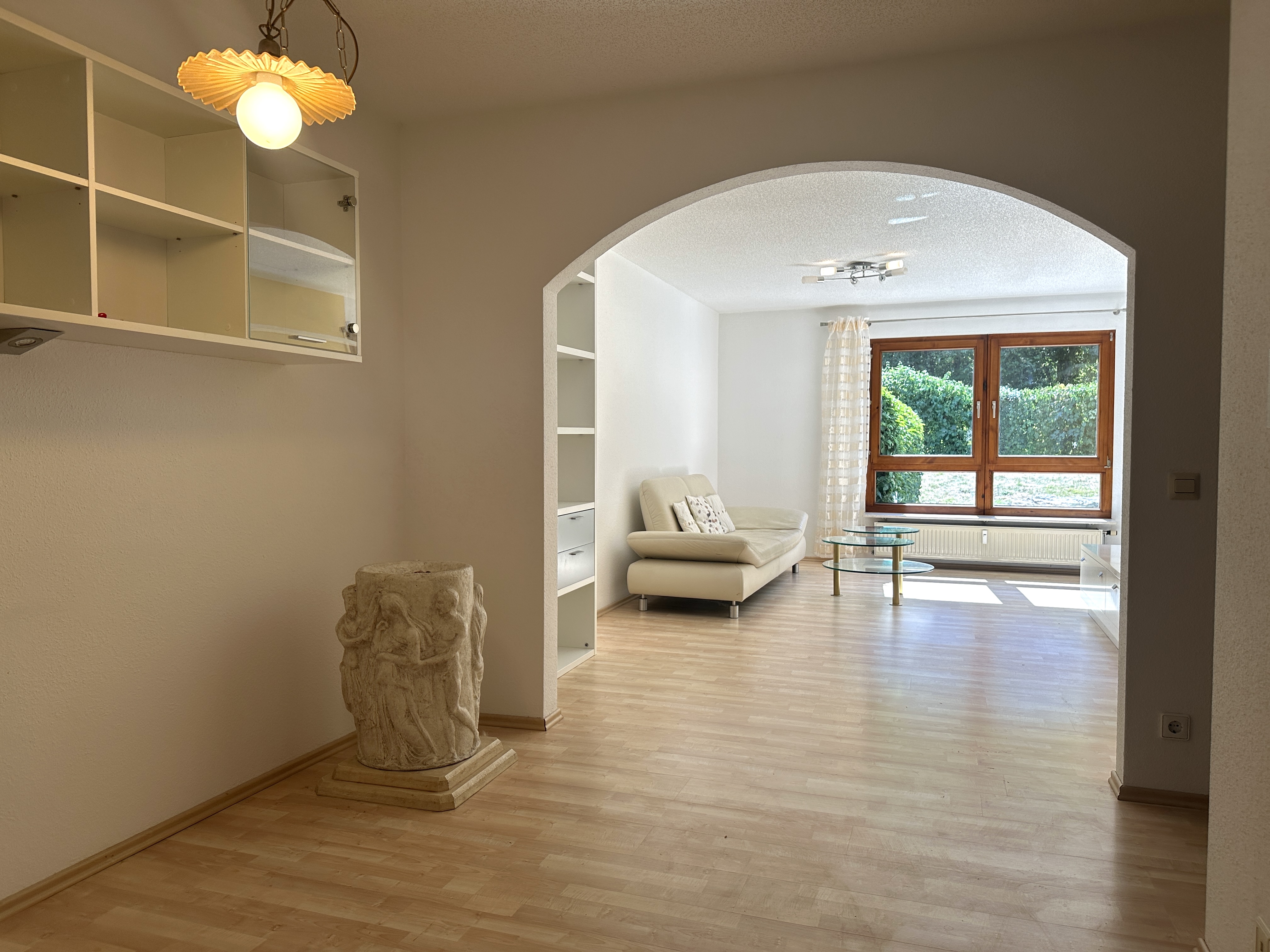 2,5-Zi.-Souterrain-Wohnung mit Terrasse & Garten