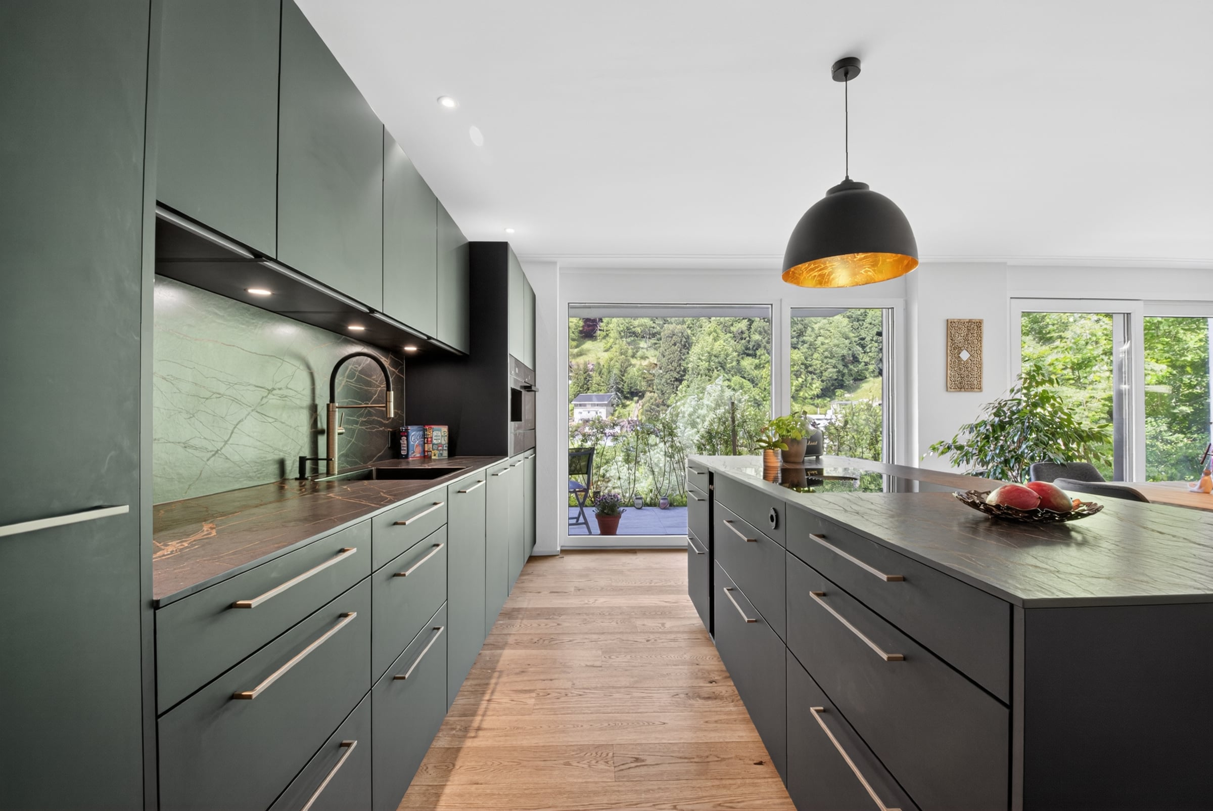 Zeitlose Eleganz – Neuwertige 3.5 Zimmerwohnung mit Terrasse