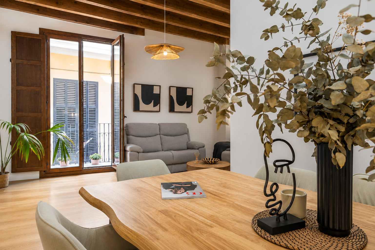Duplex penthouse with separate guest apartment in a pedestrian zone