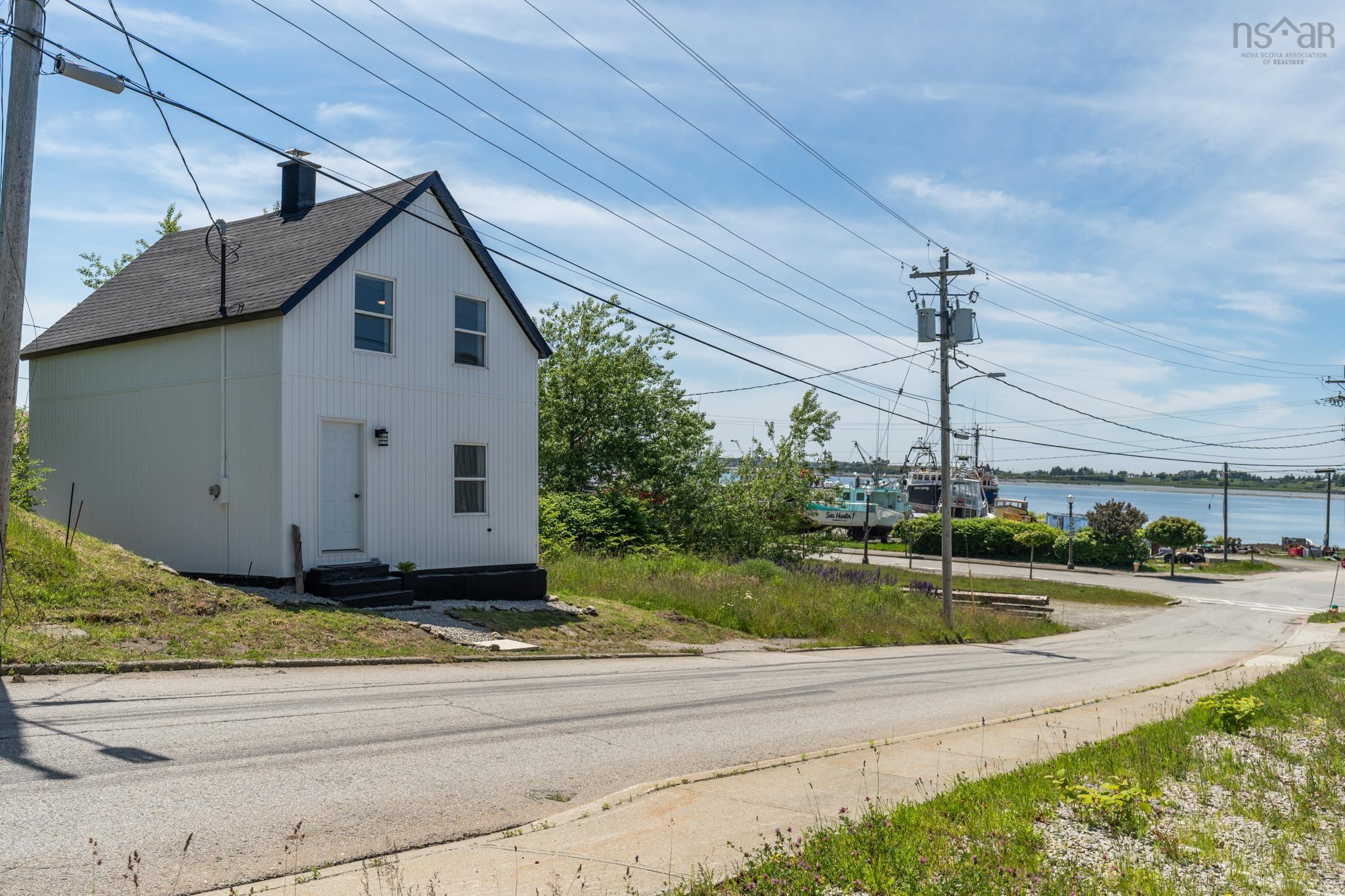 One-Of-A-Kind Downtown Yarmouth Hideaway