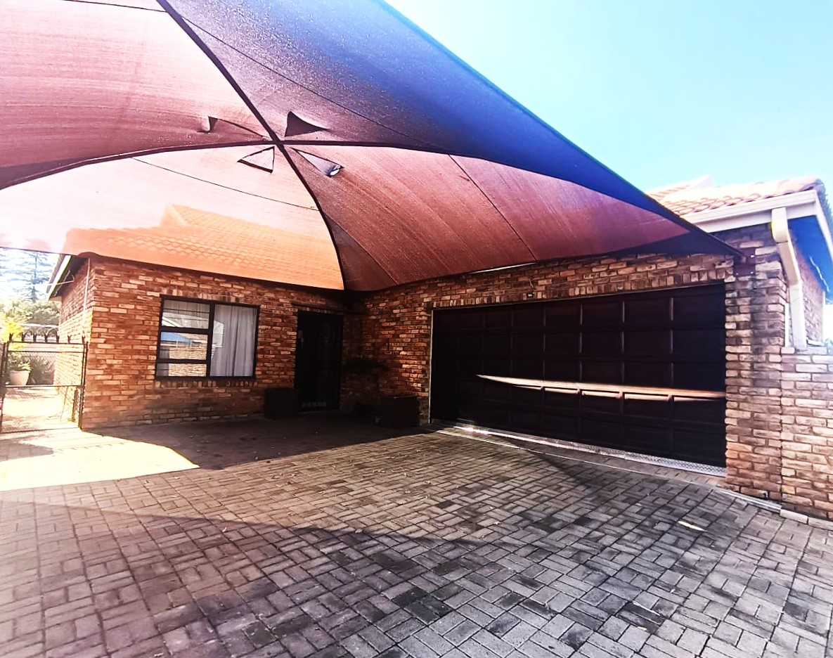 A Fantastic Full Title Townhouse Proposition & Position