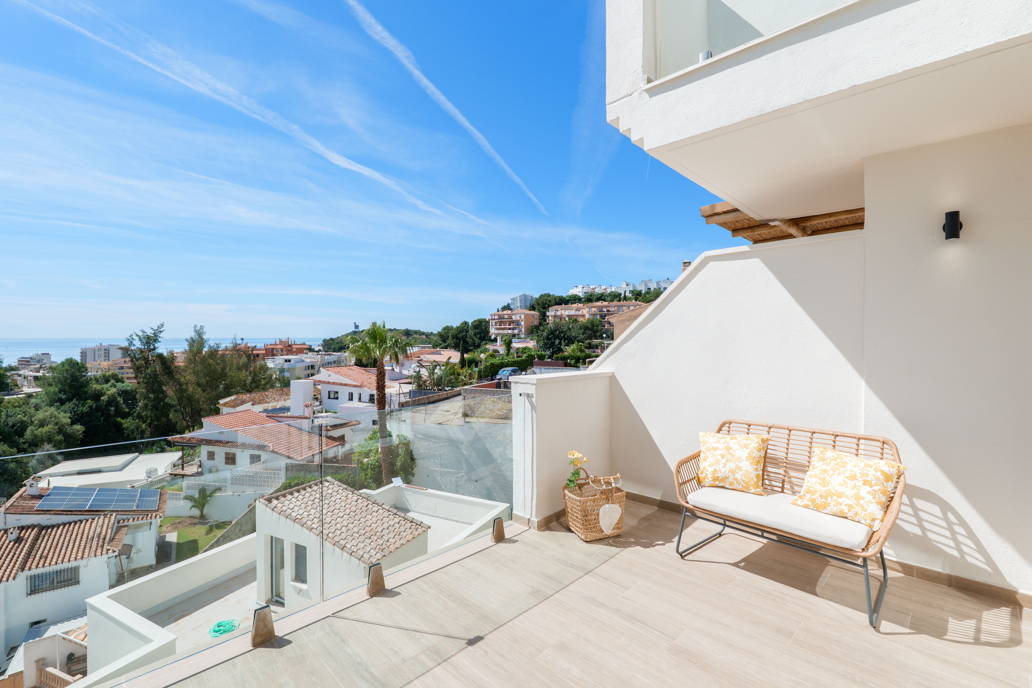 Elegante casa adosada reformada de 4 dormitorios y vistas al mar en Torreblanca