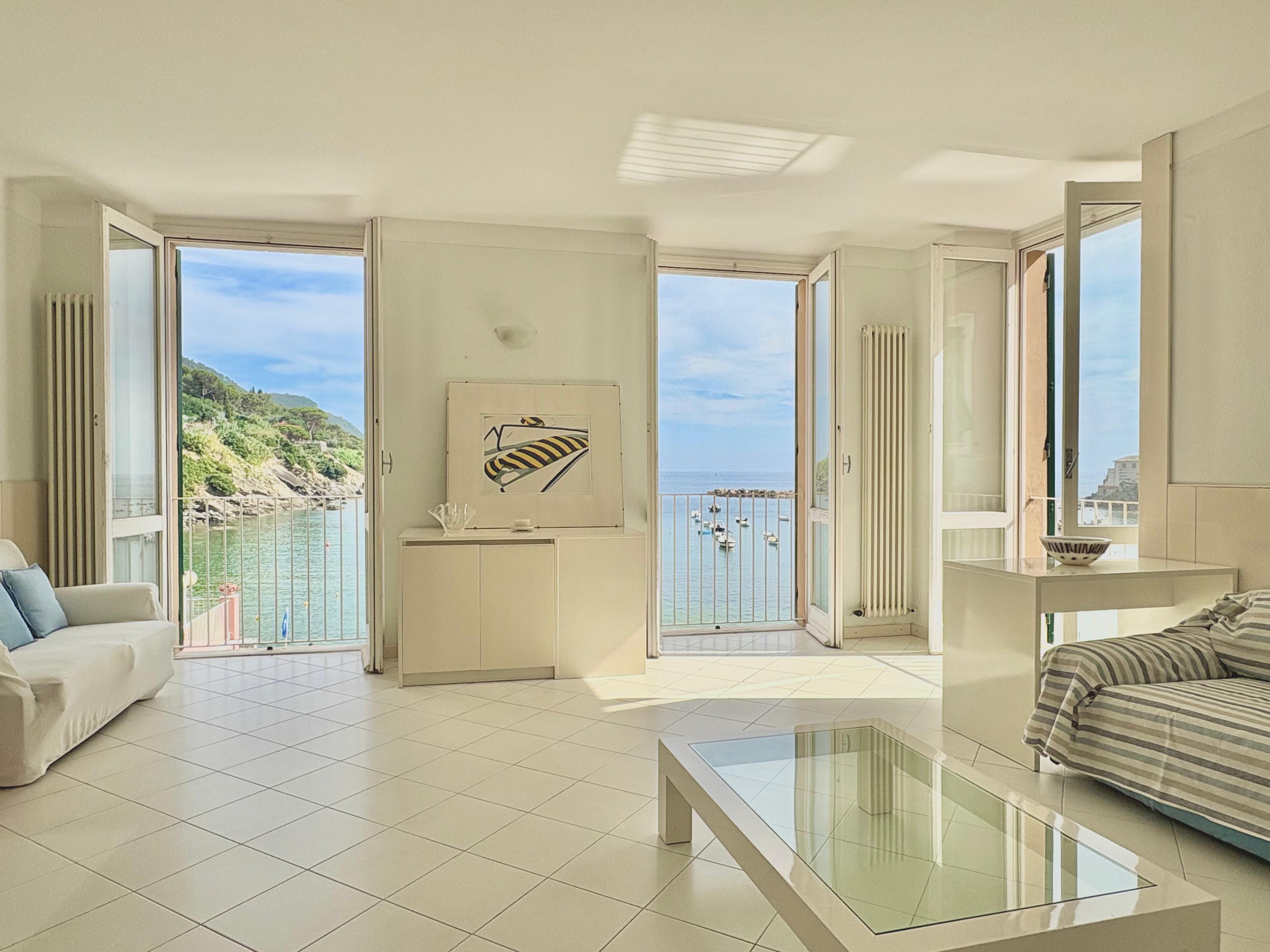 Elegance with a sea view: exclusive apartment in Bay of Silence