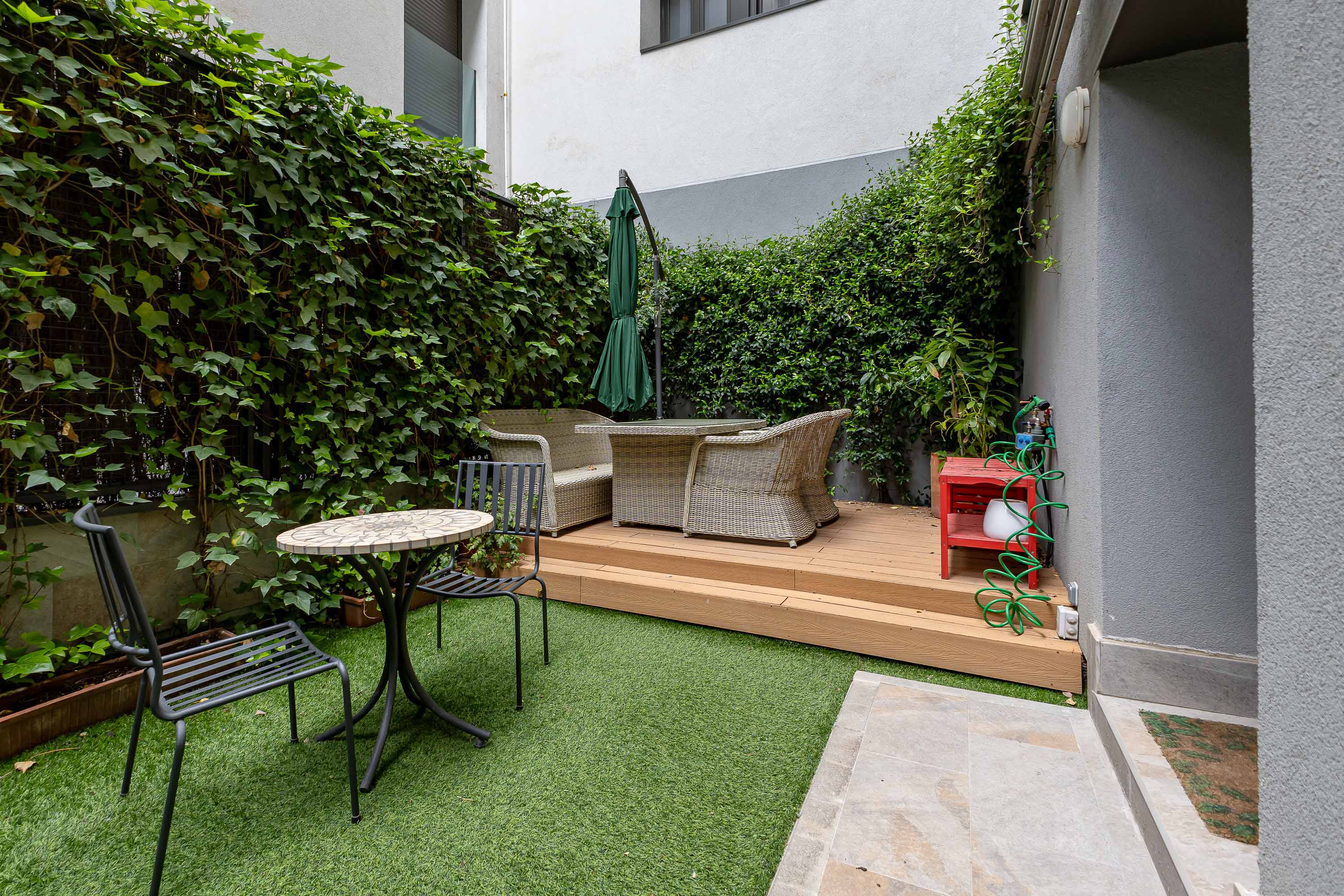 Exclusivo dúplex con garaje y piscina.