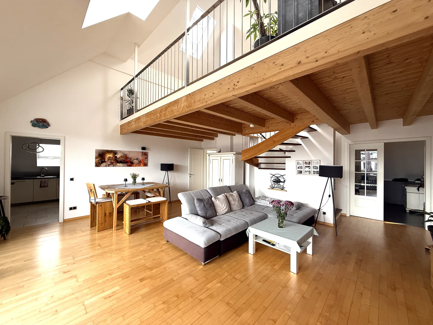 Urbanes Wohnen über den Dächern von Rosenheim 4-Zimmer Dachgeschosswohnung - drei Balkone - Foto 1