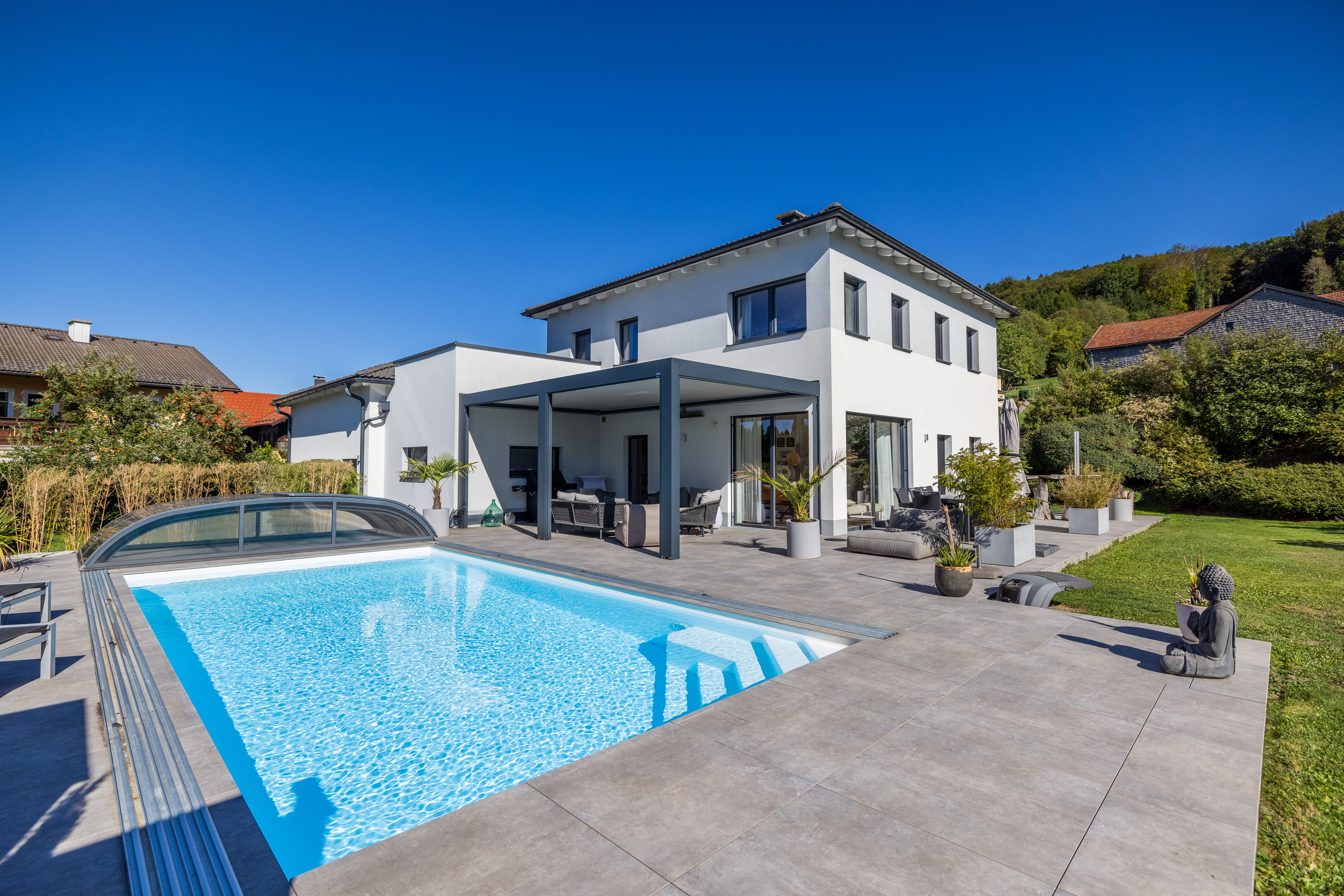 Exclusive detached house