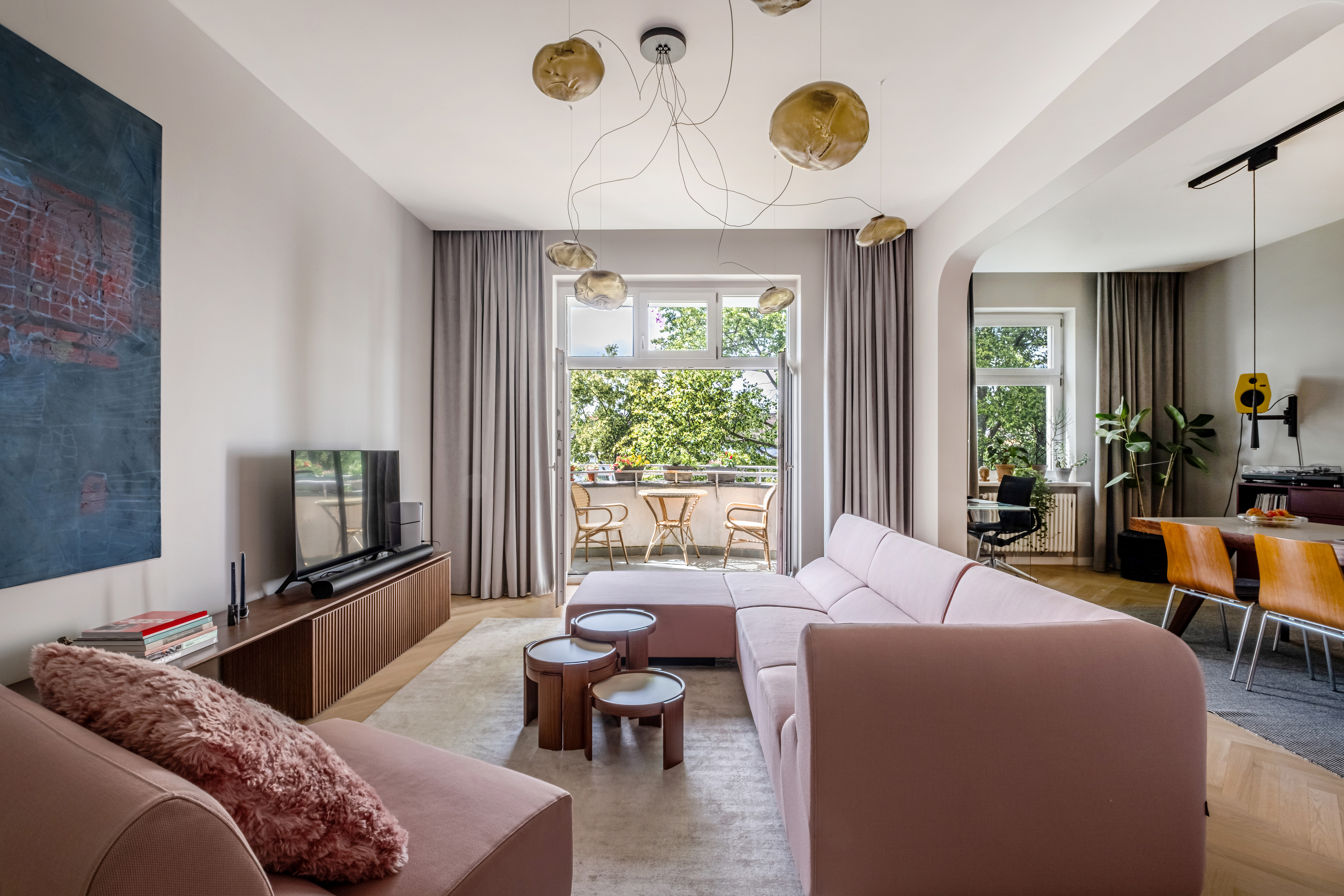 Stylish 3-room apartment with sunny loggia between Neukölln and Alt-Treptow