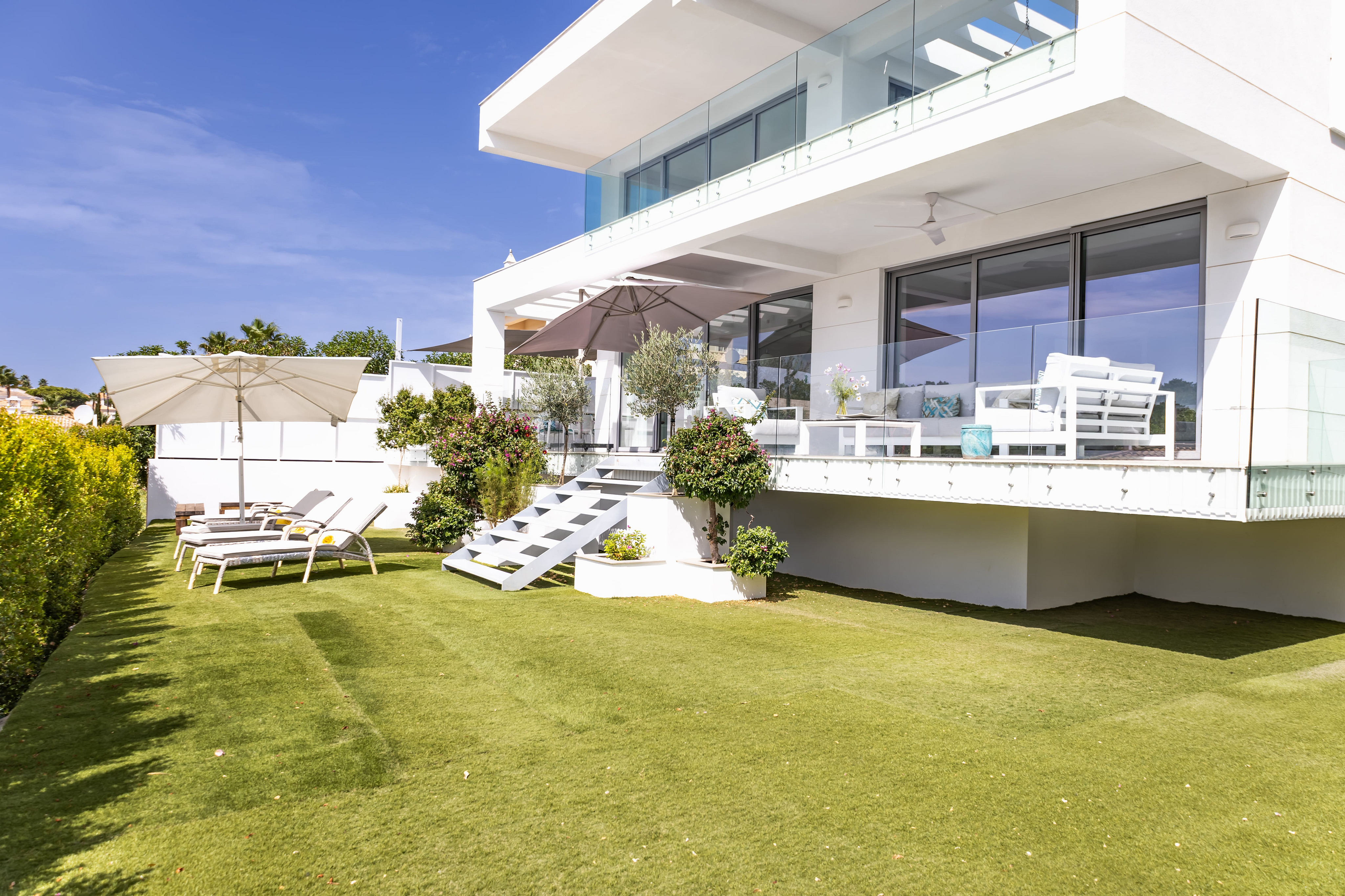Contemporary Villa with Lift in Varandas do Lago, Between Quinta do Lago and Vale do Lobo