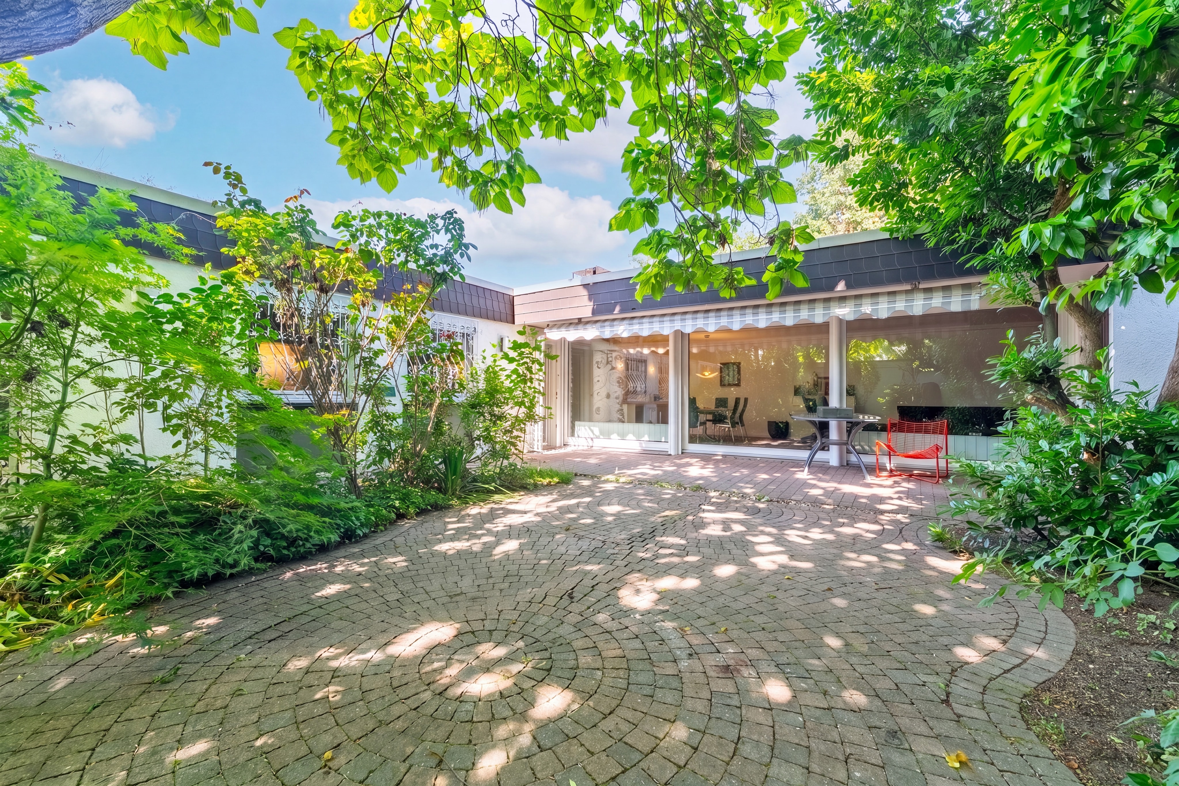 Traumhafter Bungalow mit Atriumgarten und moderner Ausstattung