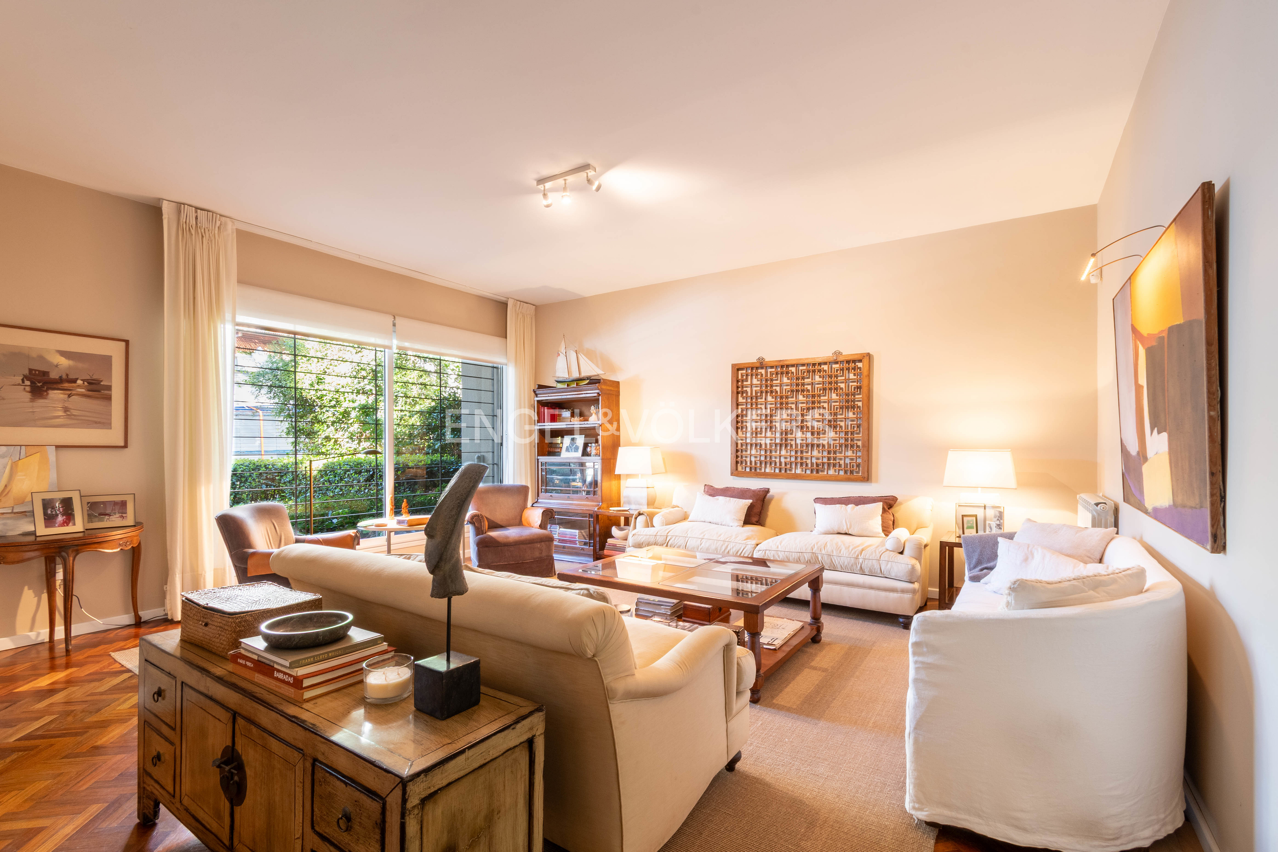 Solid 4-bedroom house for sale in Pocitos