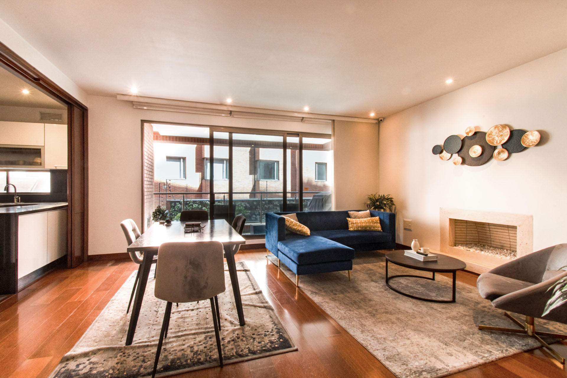 Apartamento amoblado con balcón para arriendo en Rosales