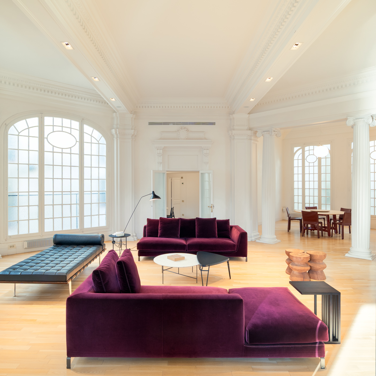 High-end executive residence with multipurpose spaces in the Eixample district