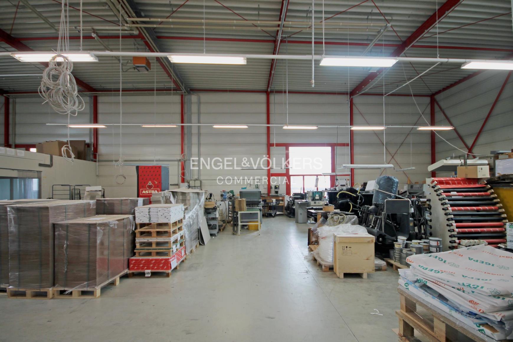Lagerhalle sucht neuen Mieter !