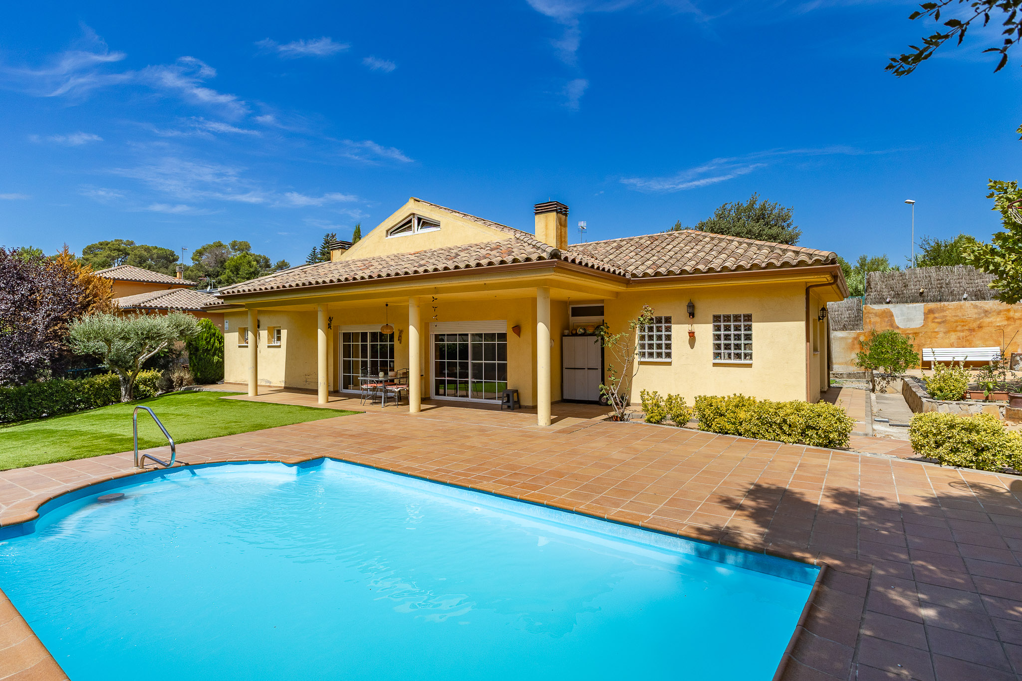 Casa completa en una planta con piscina