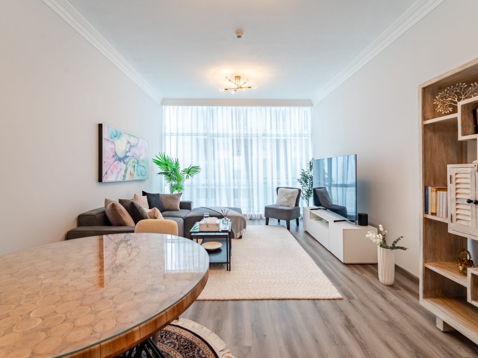 Top Floor Luxury| Elegant Furnished| Full Upgraded
