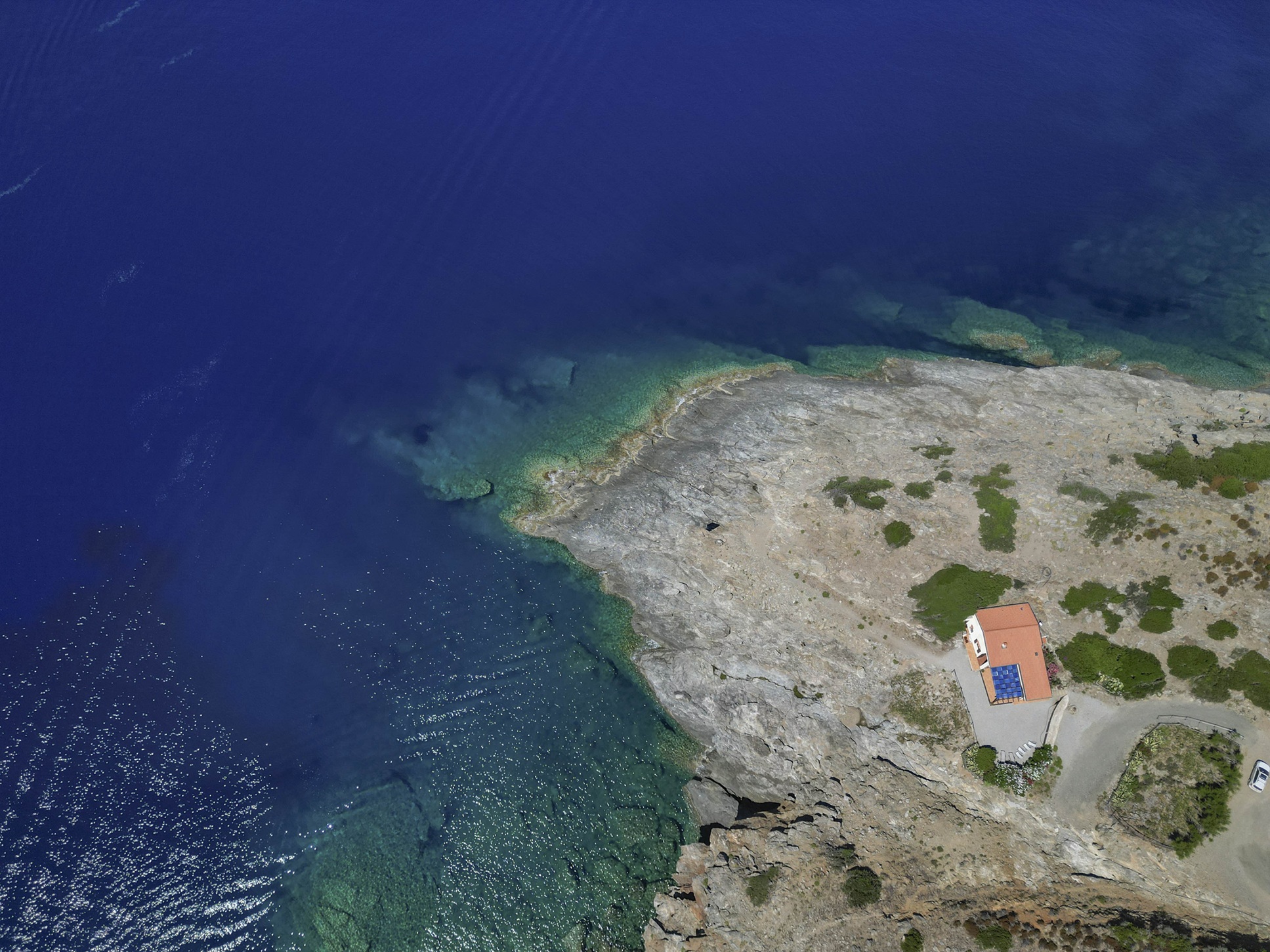 Capoliveri: a haven suspended between cliffs and sea